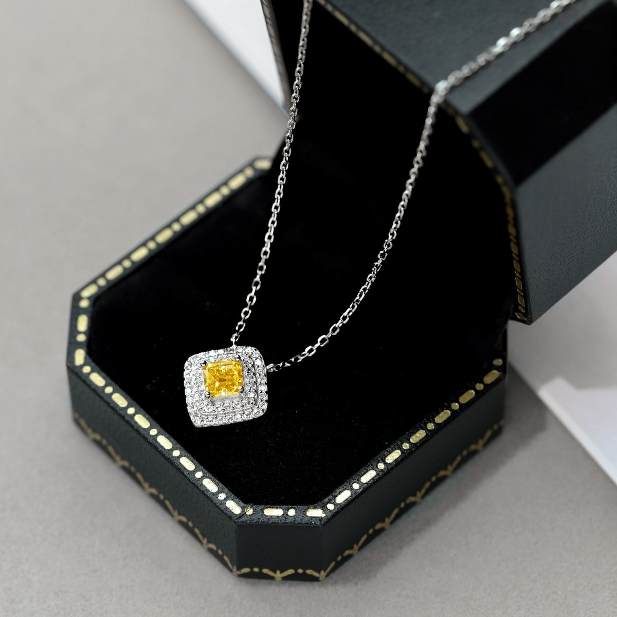 [Lumi Jewels]Sparkling Asscher Cut Necklace