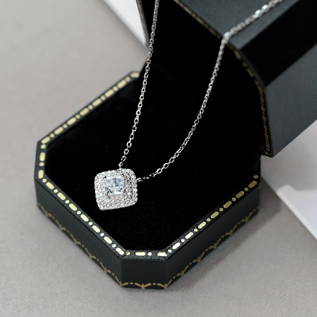 [Lumi Jewels]Sparkling Asscher Cut Necklace