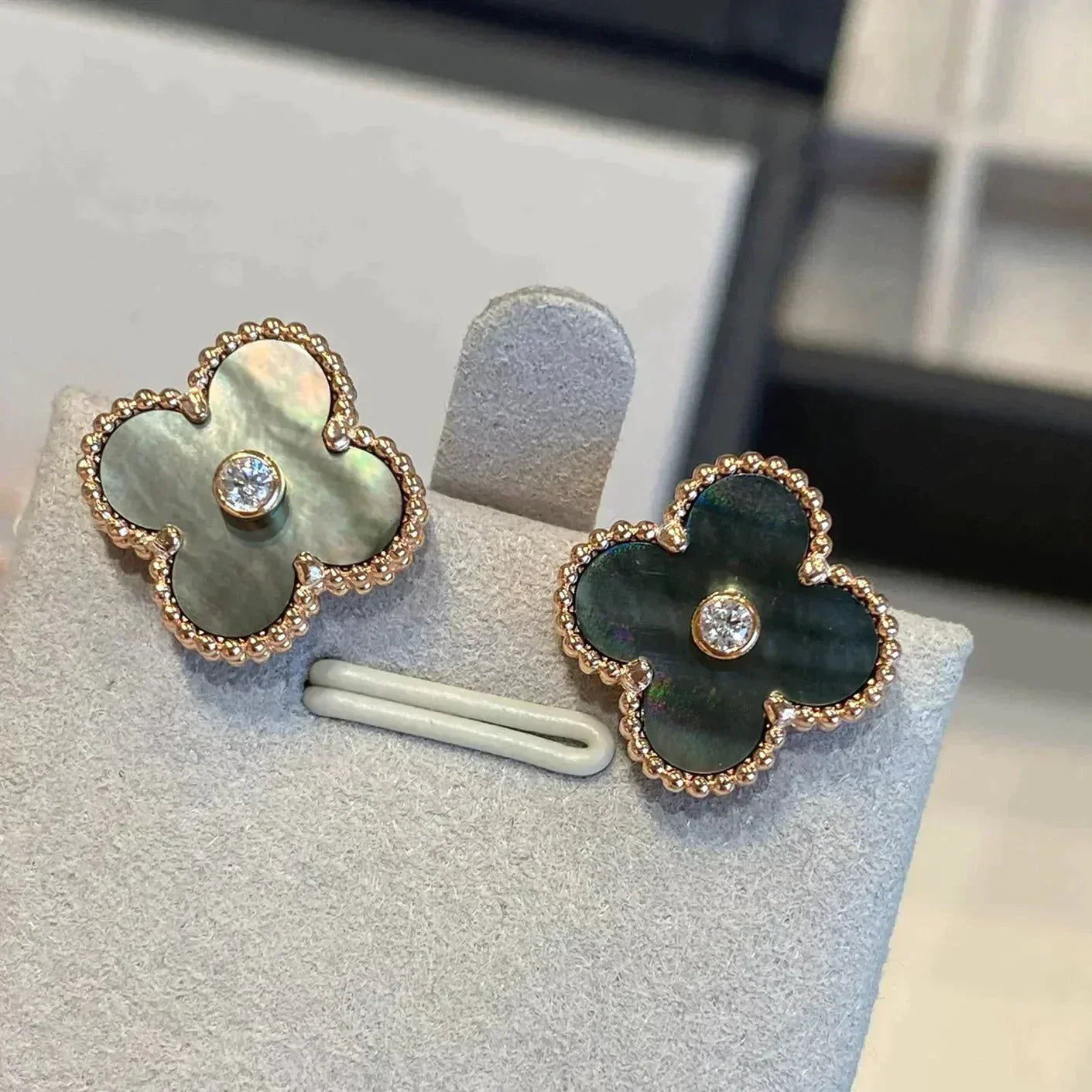 [Lumi Jewels]CLOVER MEDIUM 1 MOTIFS GRAY MOP  DIAMOND EARRINGS