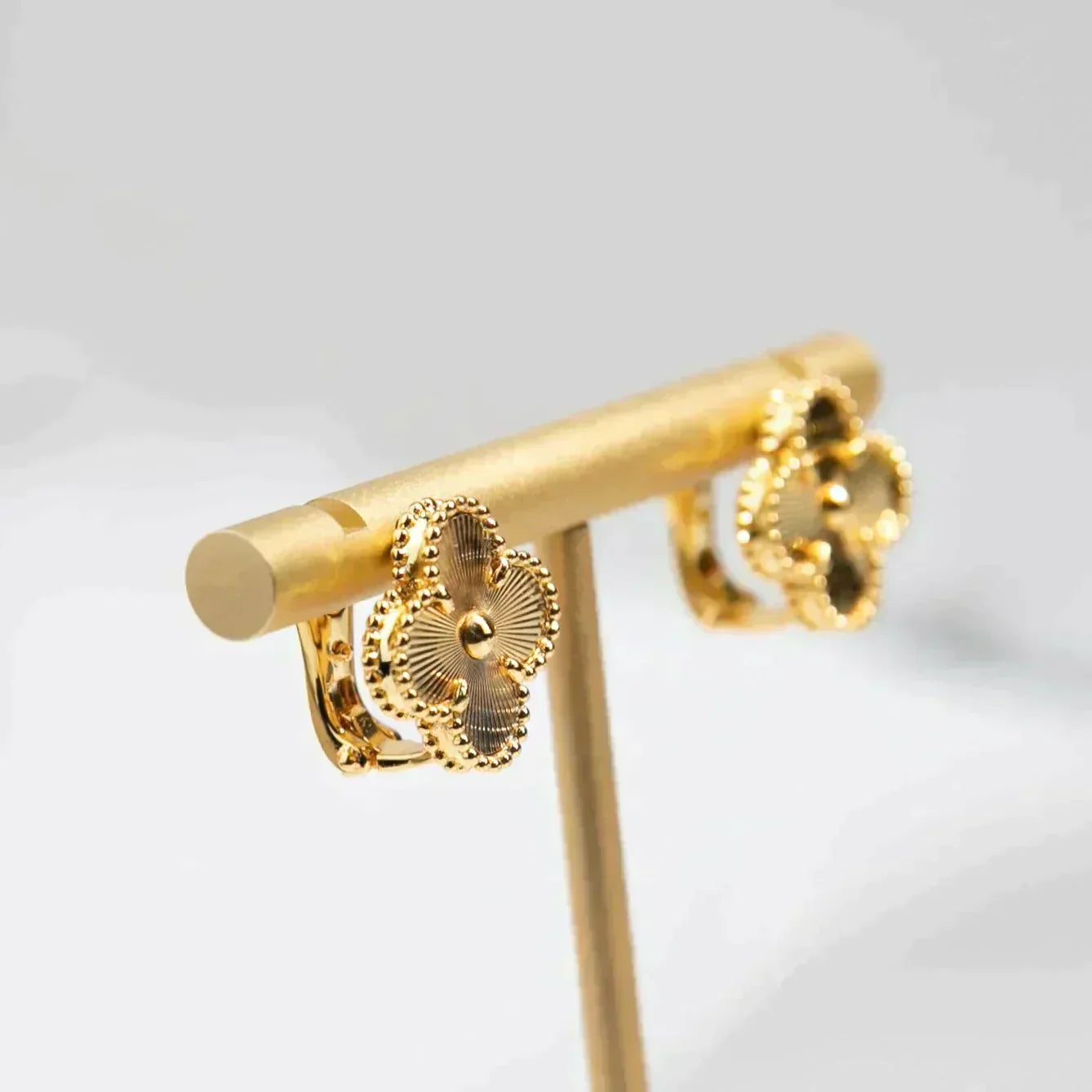 [Lumi Jewels]CLOVER MEDIUM 1 MOTIFS LASER EARRINGS