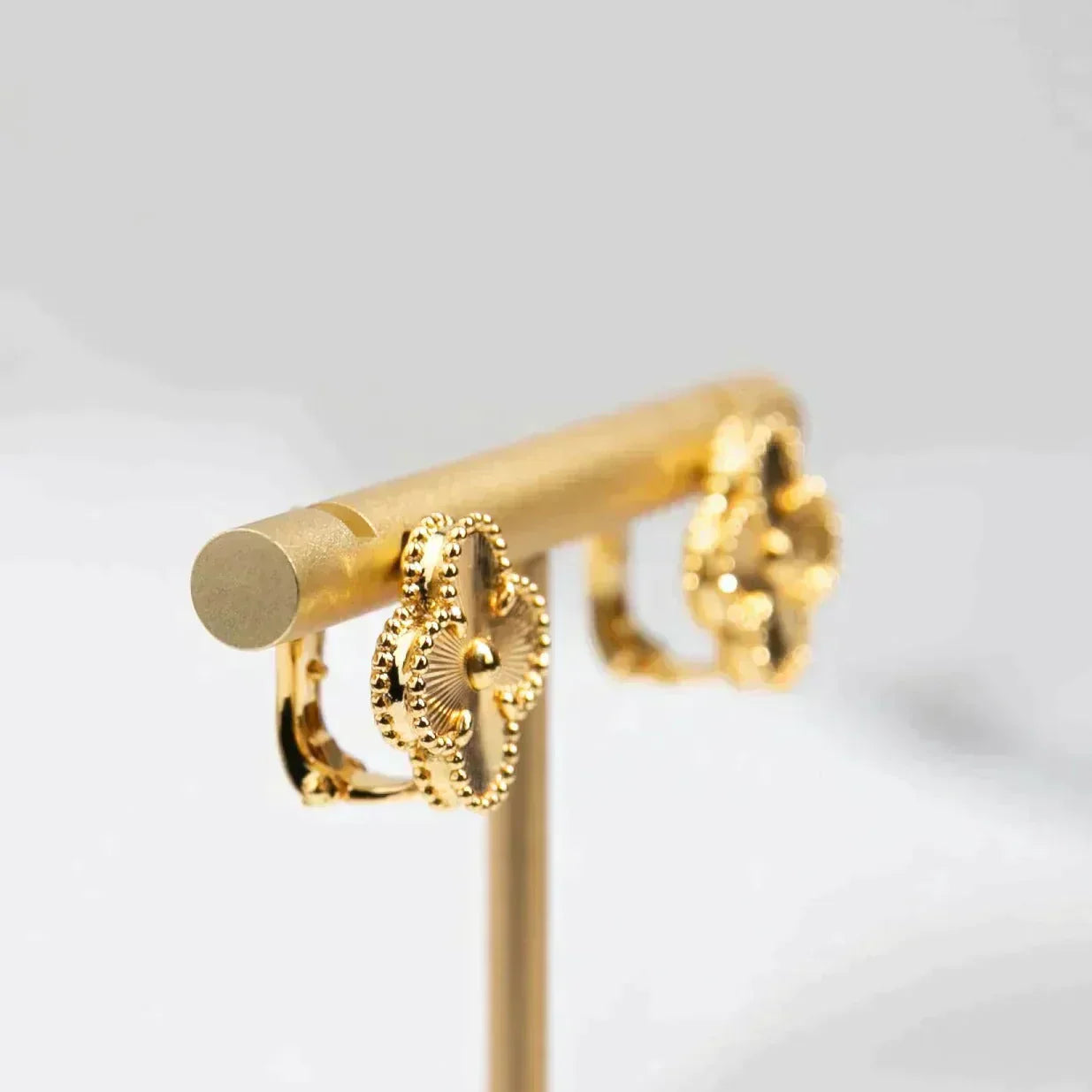 [Lumi Jewels]CLOVER MEDIUM 1 MOTIFS LASER EARRINGS