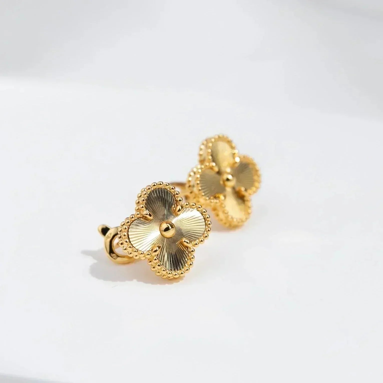 [Lumi Jewels]CLOVER MEDIUM 1 MOTIFS LASER EARRINGS