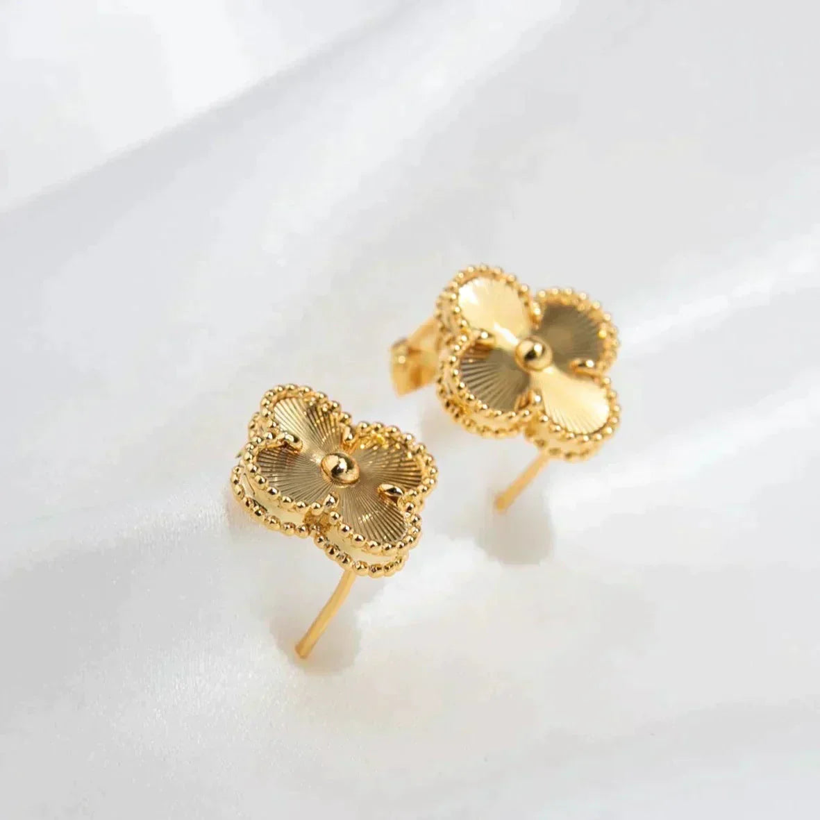 [Lumi Jewels]CLOVER MEDIUM 1 MOTIFS LASER EARRINGS