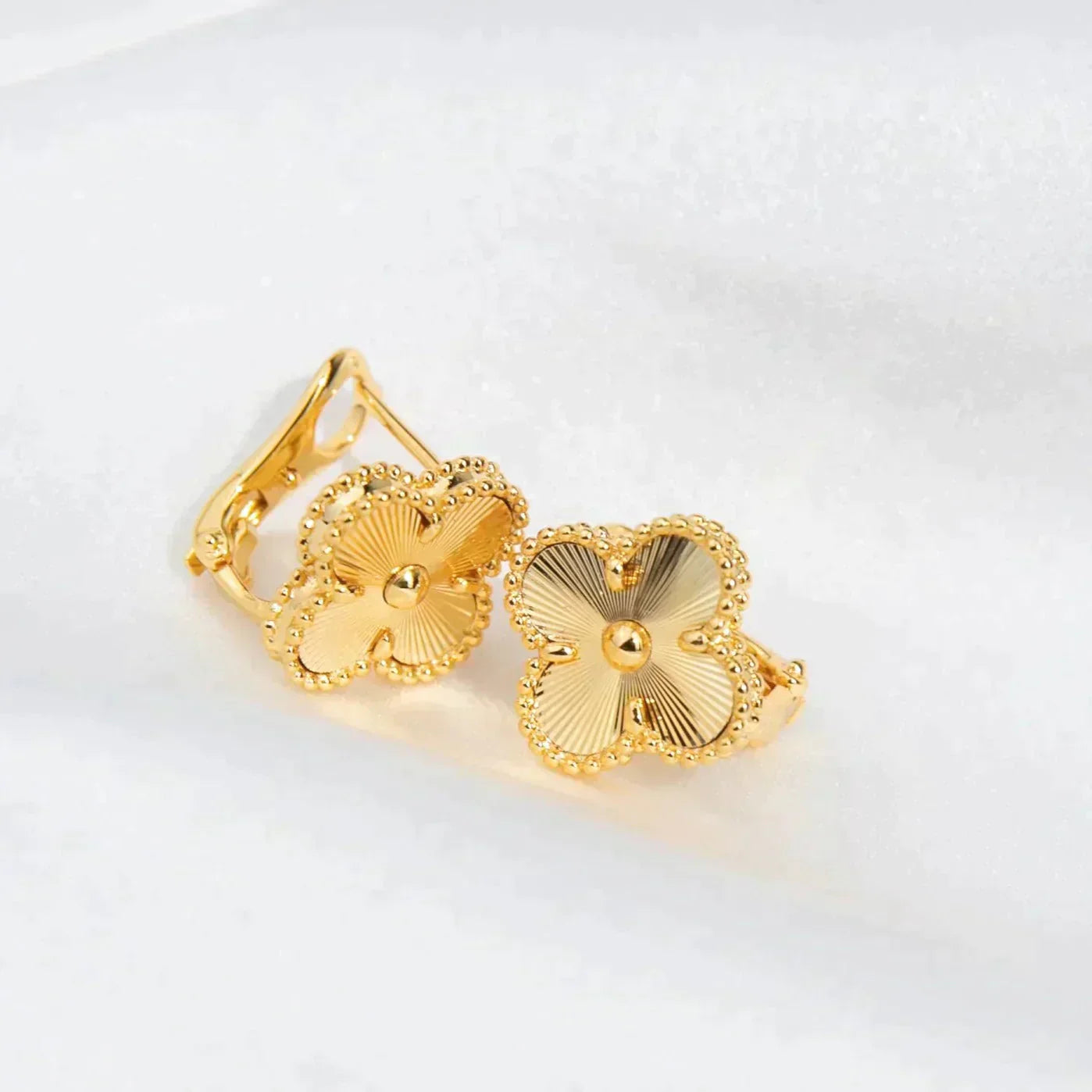 [Lumi Jewels]CLOVER MEDIUM 1 MOTIFS LASER EARRINGS