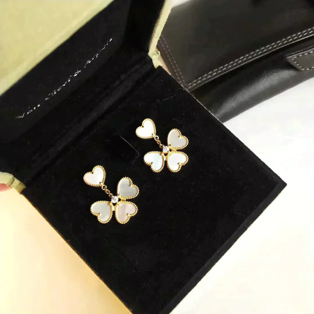 [Lumi Jewels]CLOVER SWEET WHITE MOP EARRINGS