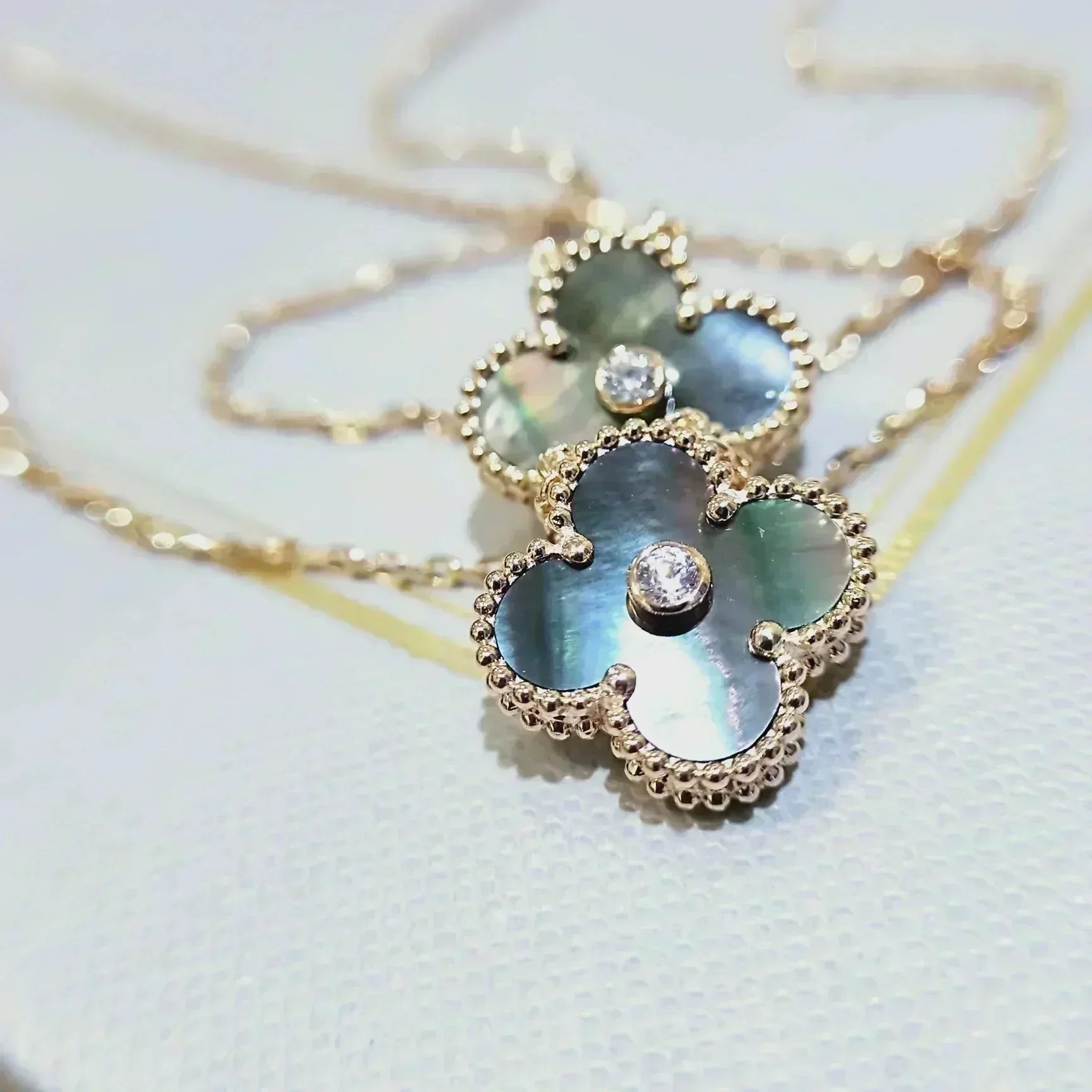 [Lumi Jewels]CLOVER 15MM DIAMOND AND MOTHER-OF-GREY NECKLACE