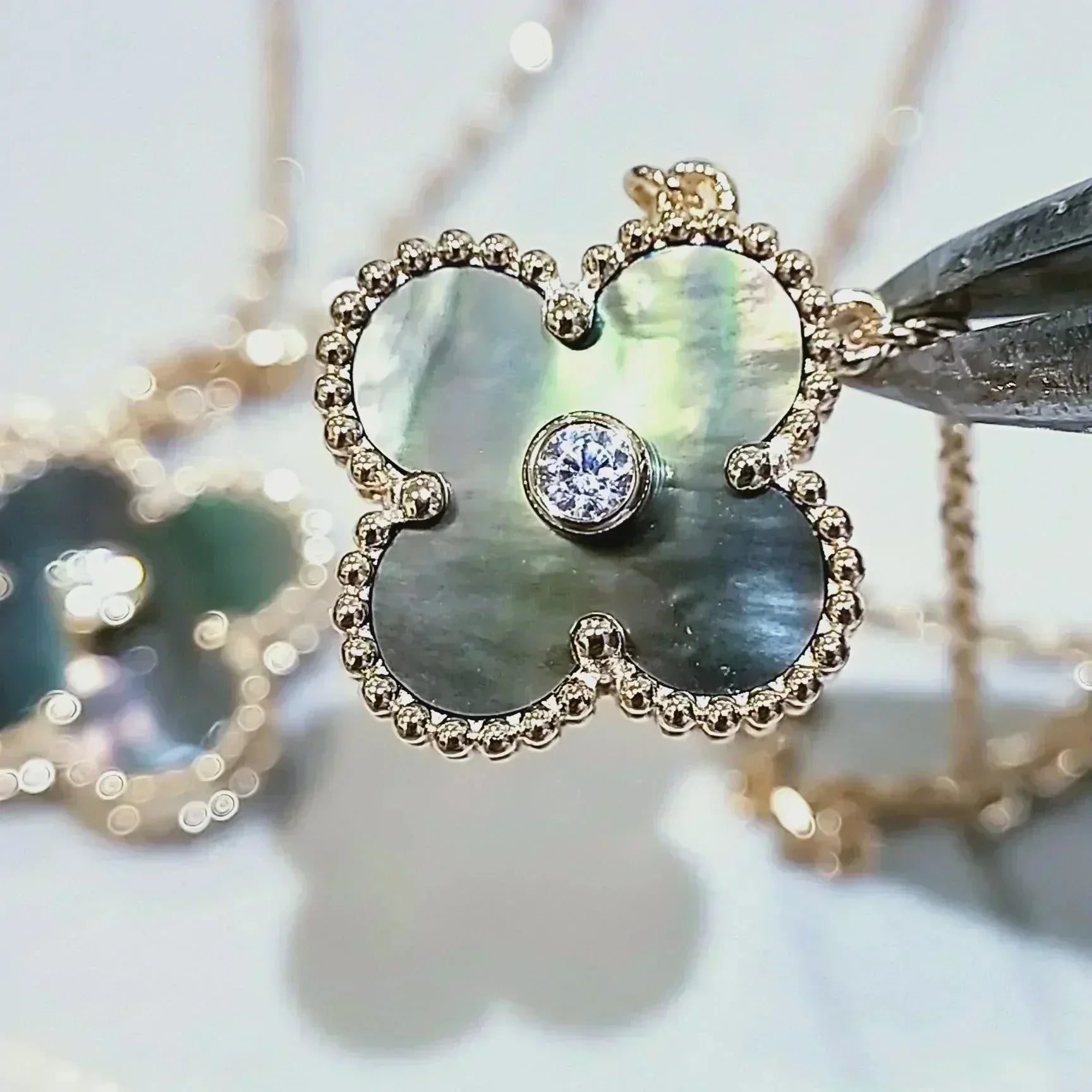 [Lumi Jewels]CLOVER 15MM DIAMOND AND MOTHER-OF-GREY NECKLACE