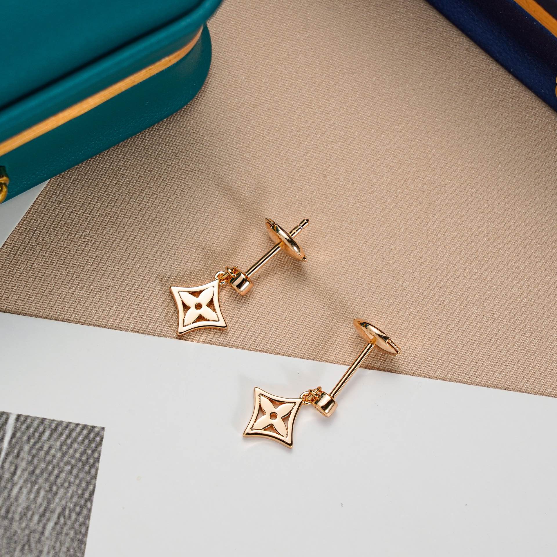 [Lumi Jewels]STAR EARRINGS GOLD