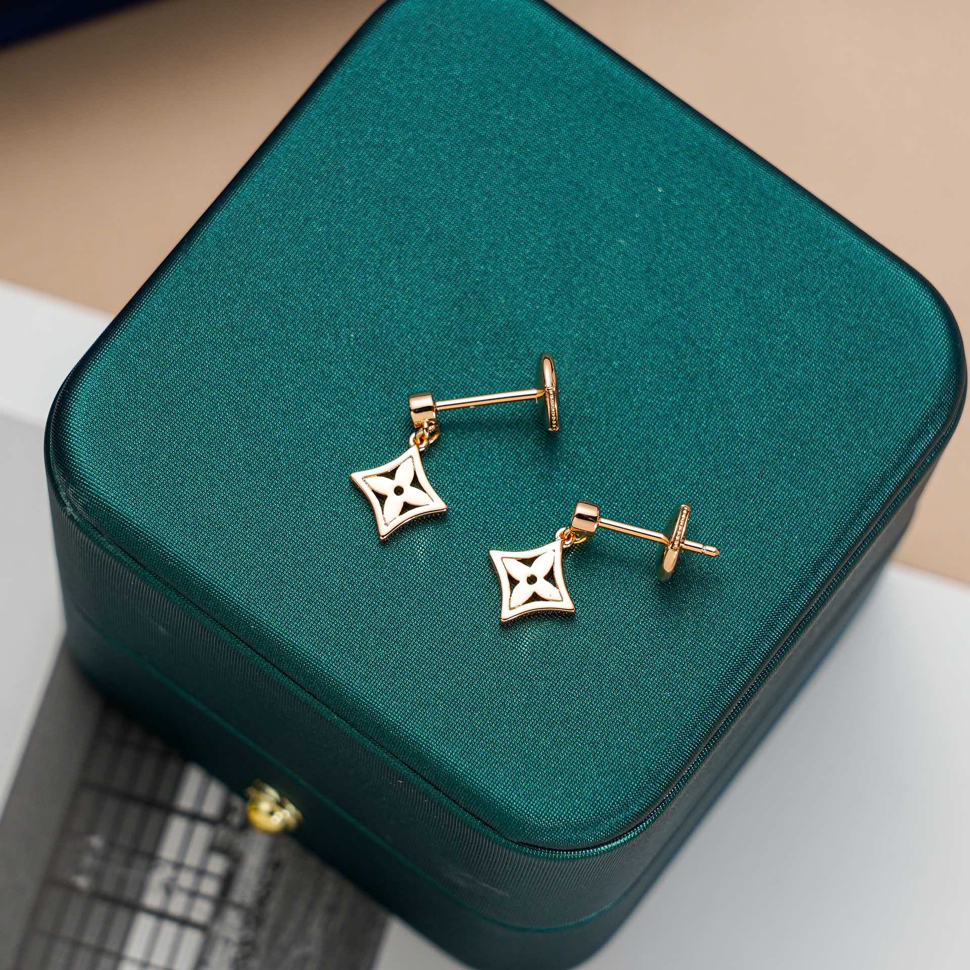 [Lumi Jewels]STAR EARRINGS GOLD