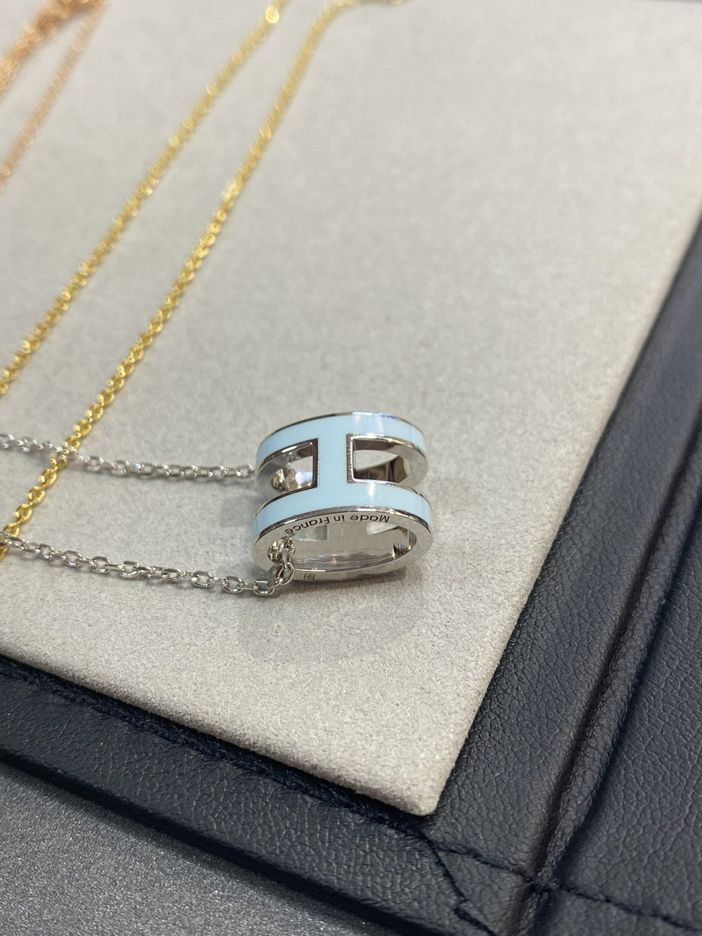 [Lumi Jewels]POP H LIGHT BLUE NECKLACE