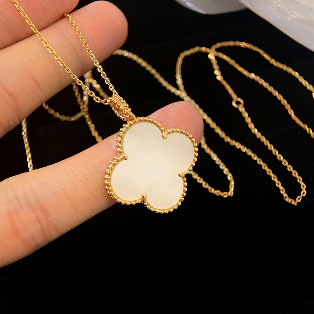 [Lumi Jewels]CLOVER 25MM MOP LARGE PENDANT NECKLACE