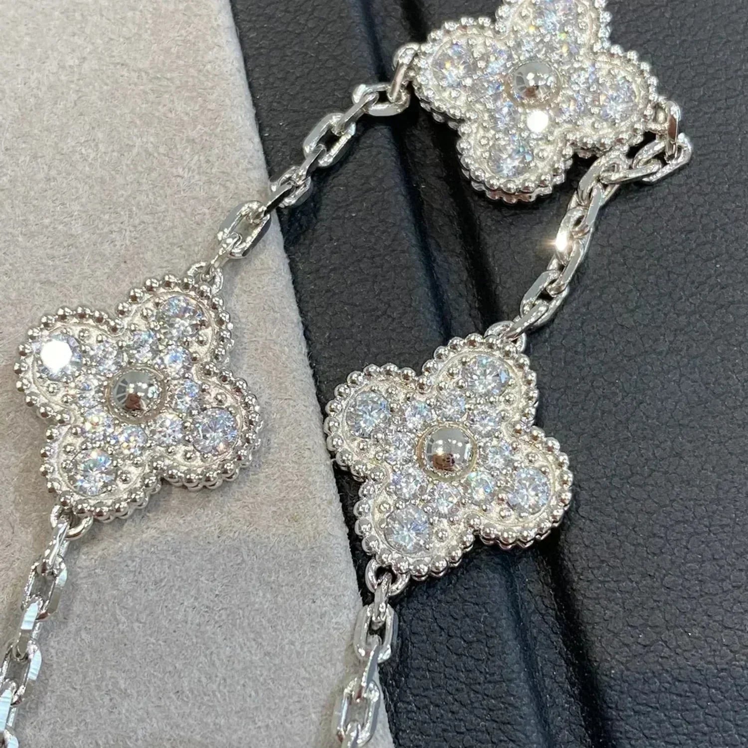 [Lumi Jewels] CLOVER 5 MOTIF FULL DIAMOND BRACELET COLLECTION