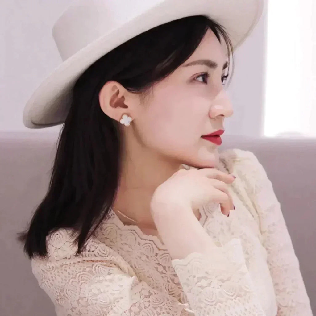 [Lumi Jewels]CLOVER MEDIUM 1 MOTIFS  WHITE MOP STUD EARRINGS