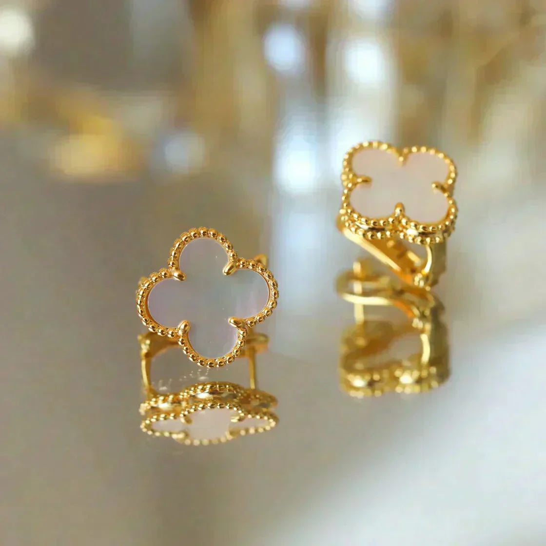[Lumi Jewels]CLOVER MEDIUM 1 MOTIFS  WHITE MOP STUD EARRINGS