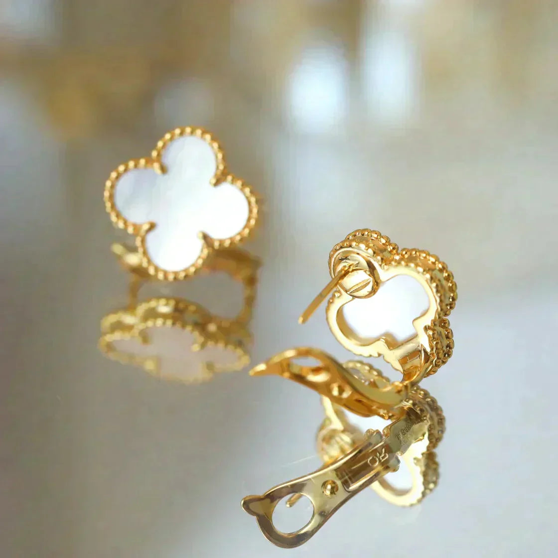 [Lumi Jewels]CLOVER MEDIUM 1 MOTIFS  WHITE MOP STUD EARRINGS