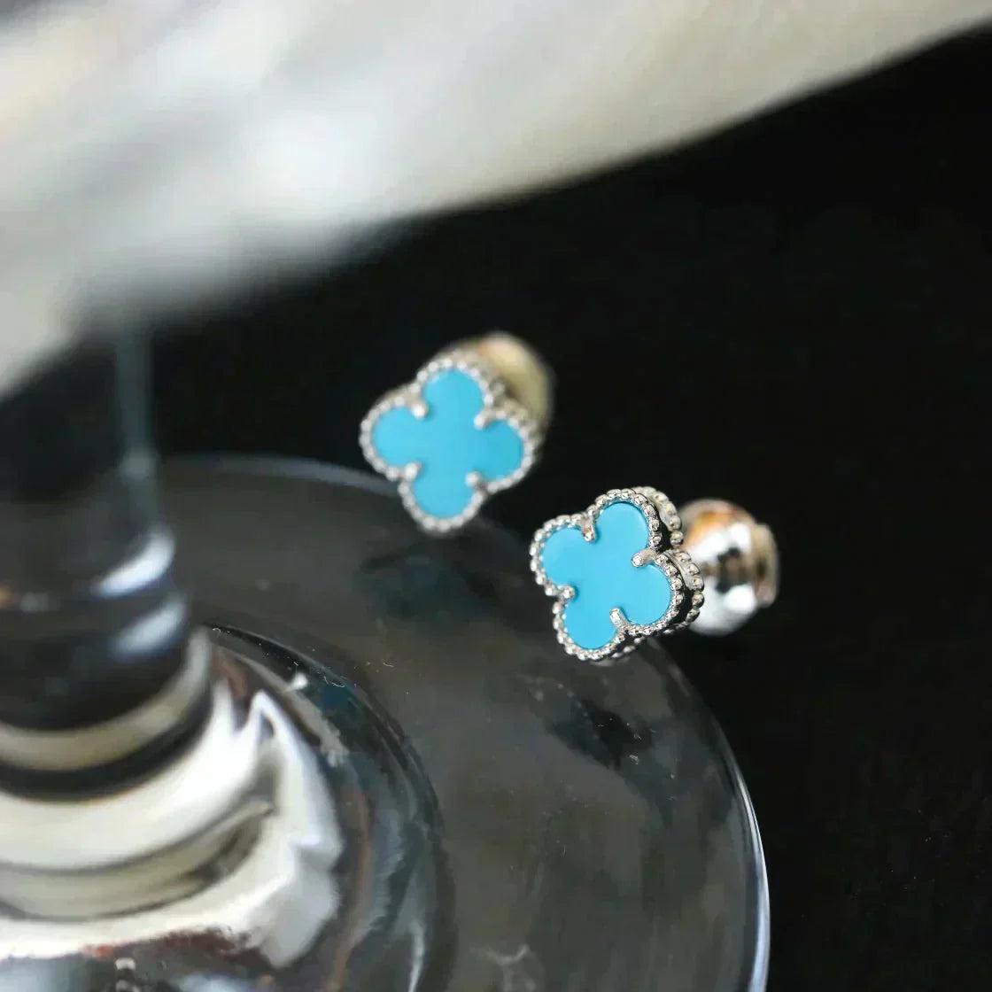[Lumi Jewels]CLOVER MINI 9.5MM ONYX STUD EARRINGS SILVER