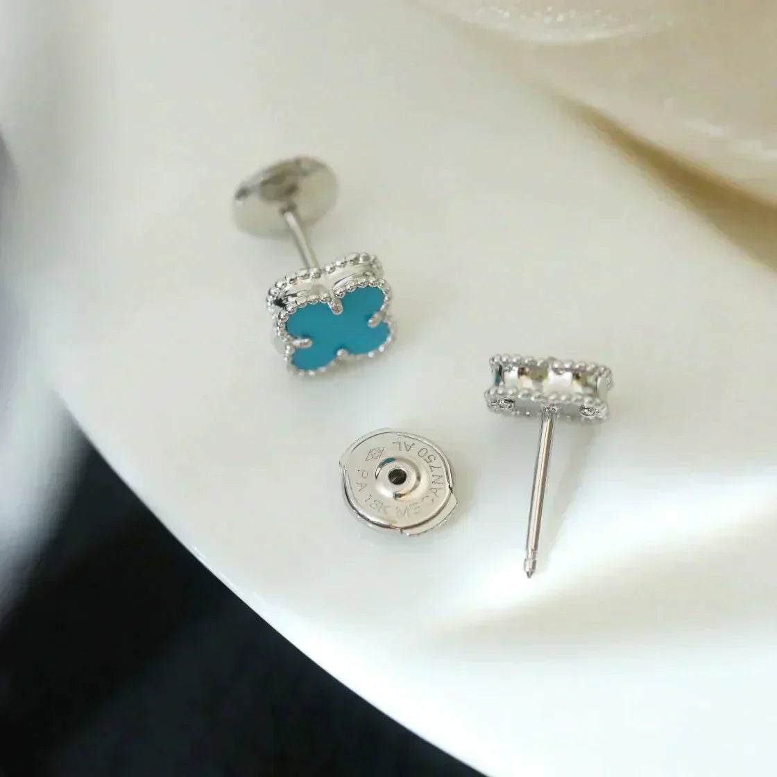 [Lumi Jewels]CLOVER MINI 9.5MM ONYX STUD EARRINGS SILVER