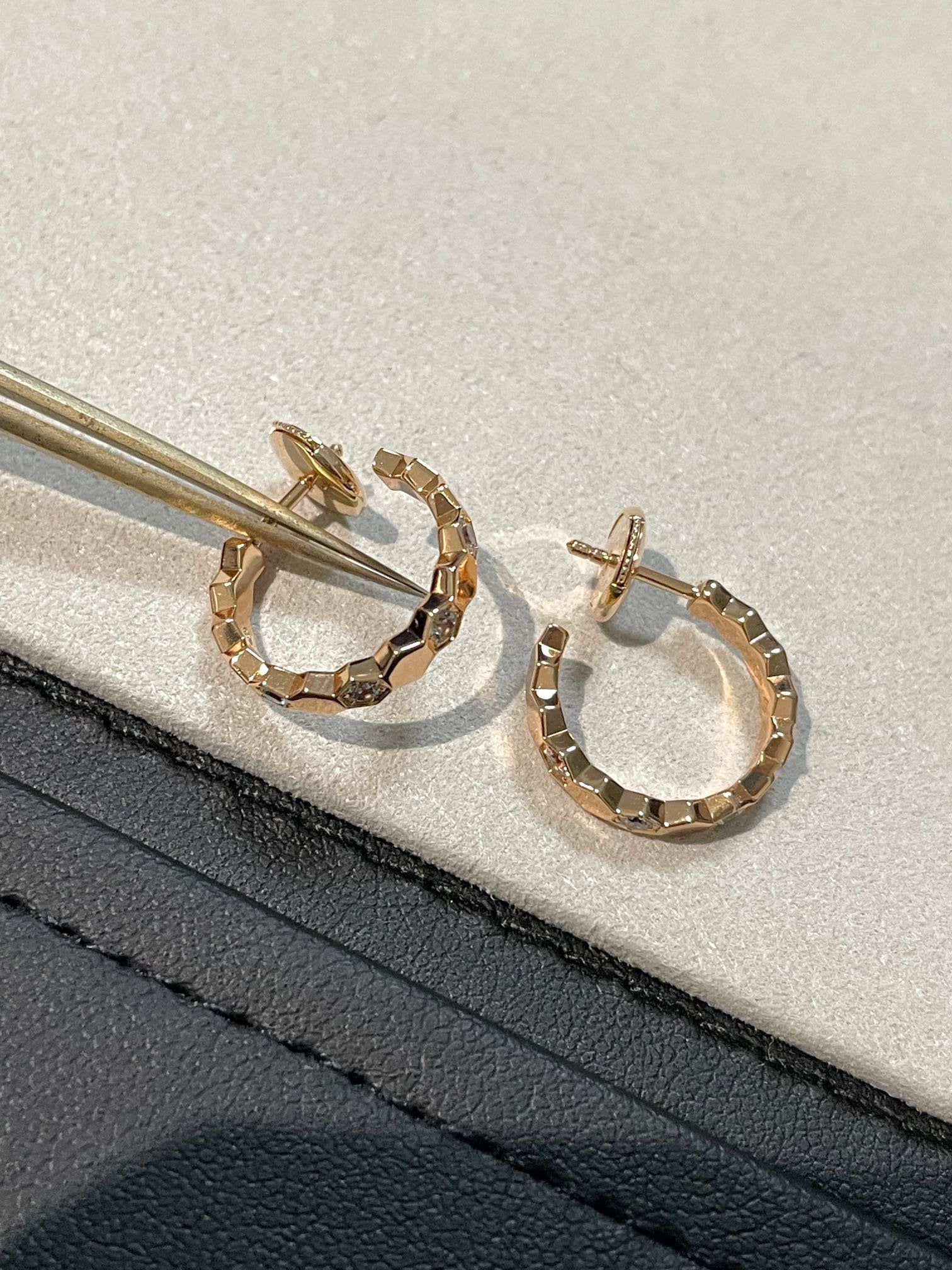 [Lumi Jewels]Hollow Design Four-Leaf Clover Flower Shape Earrings