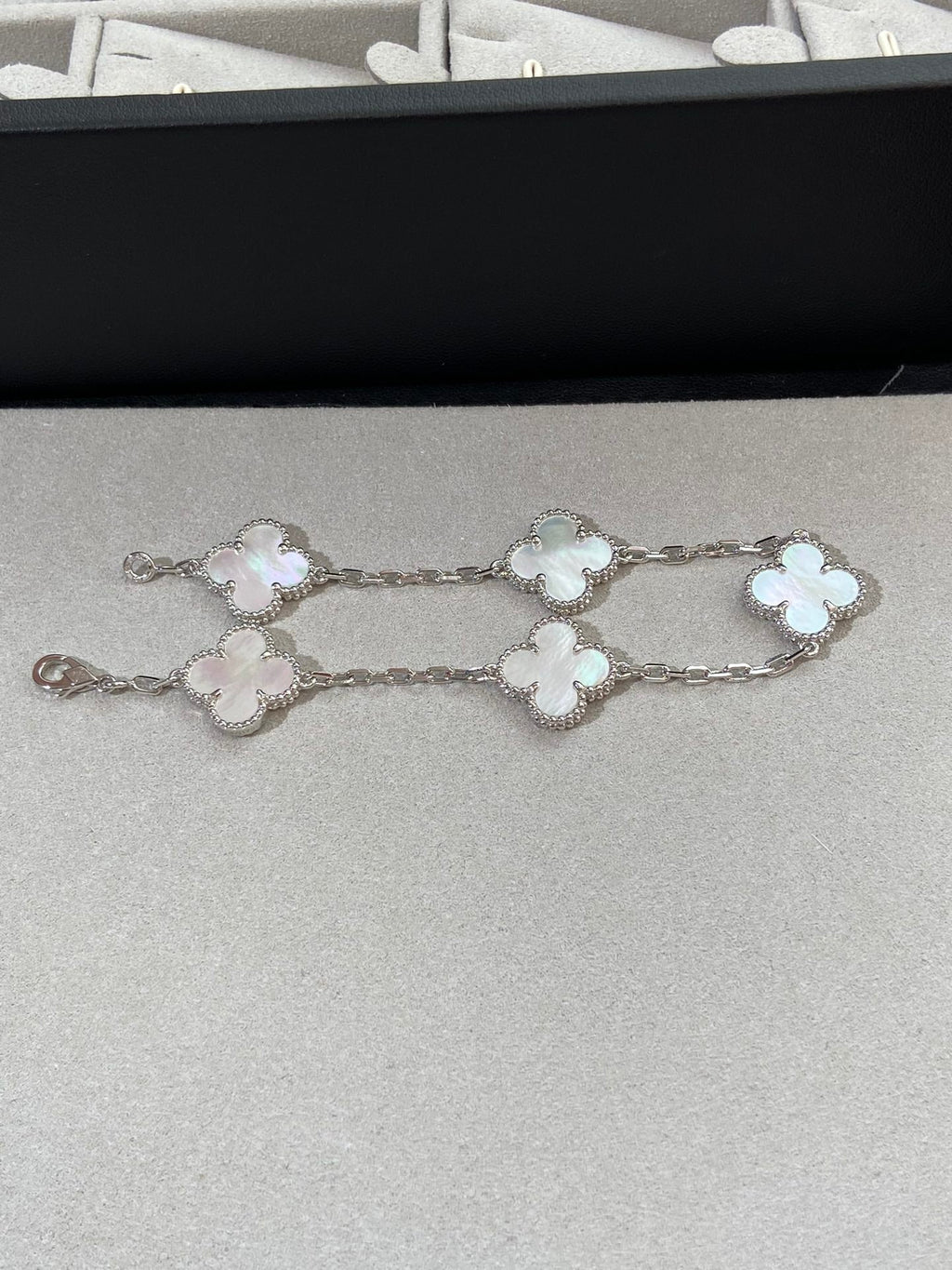 [Lumi Jewels]CLOVER WHITE PEARL MOP 5 MOTIF BRACELET COLLECTION
