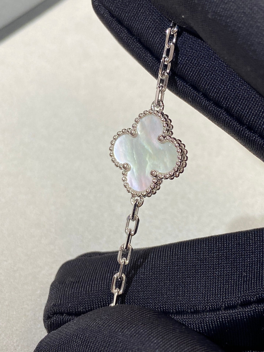 [Lumi Jewels]CLOVER WHITE PEARL MOP 5 MOTIF BRACELET COLLECTION