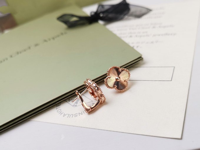 [Lumi Jewels]CLOVER MEDIUM STUD EARRINGS