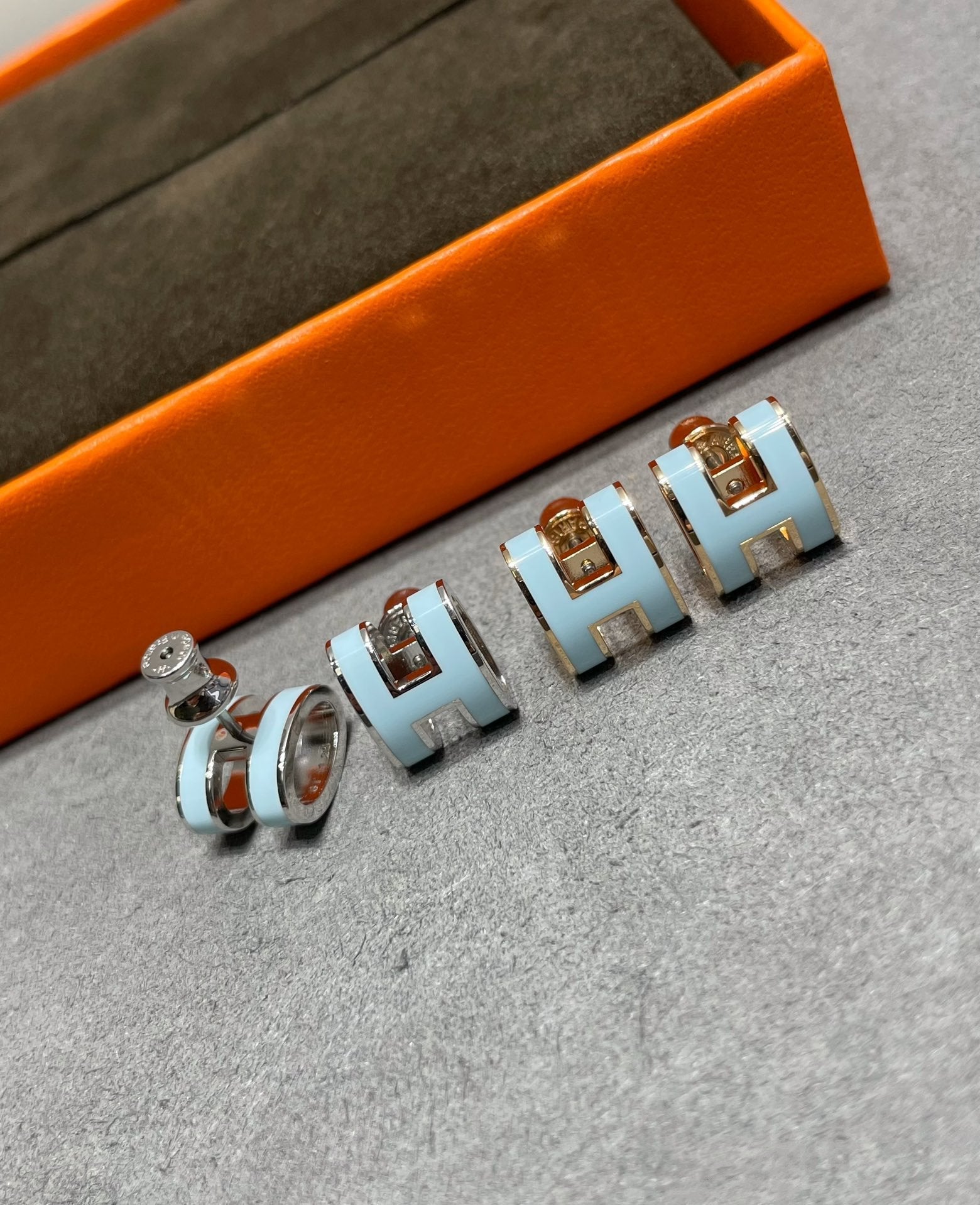 [Lumi Jewels]POP H SKY BLUE STUD EARRINGS