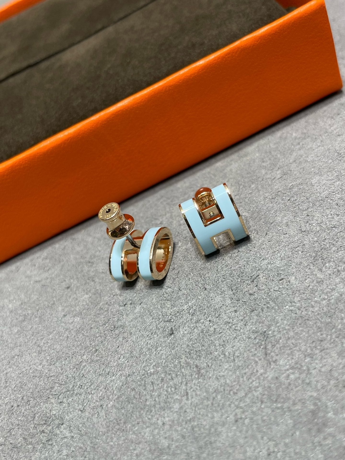 [Lumi Jewels]POP H SKY BLUE STUD EARRINGS