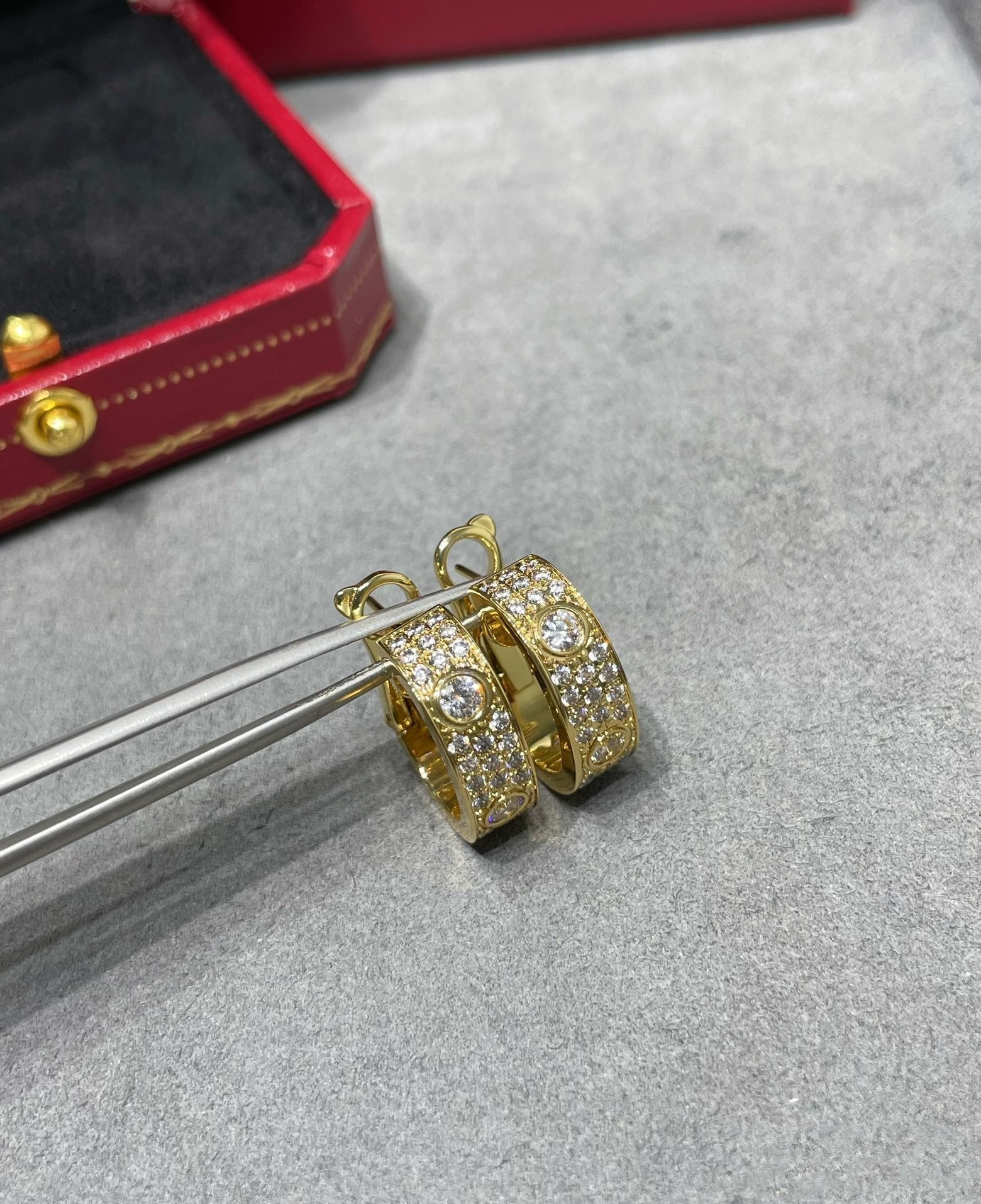 [Lumi Jewels]LOVE 5.5MM DIAMOND PAVED EARRINGS