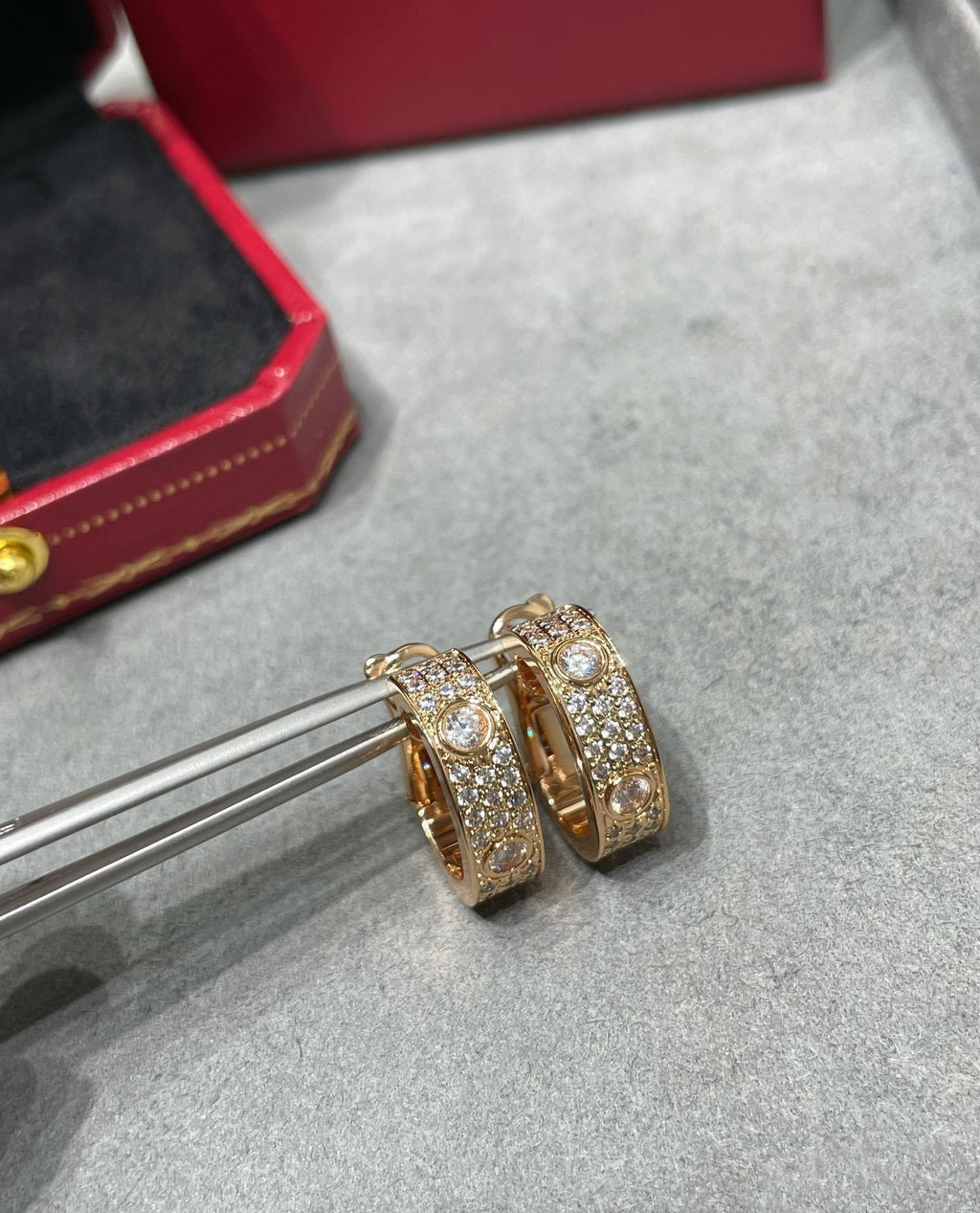 [Lumi Jewels]LOVE 5.5MM DIAMOND PAVED EARRINGS