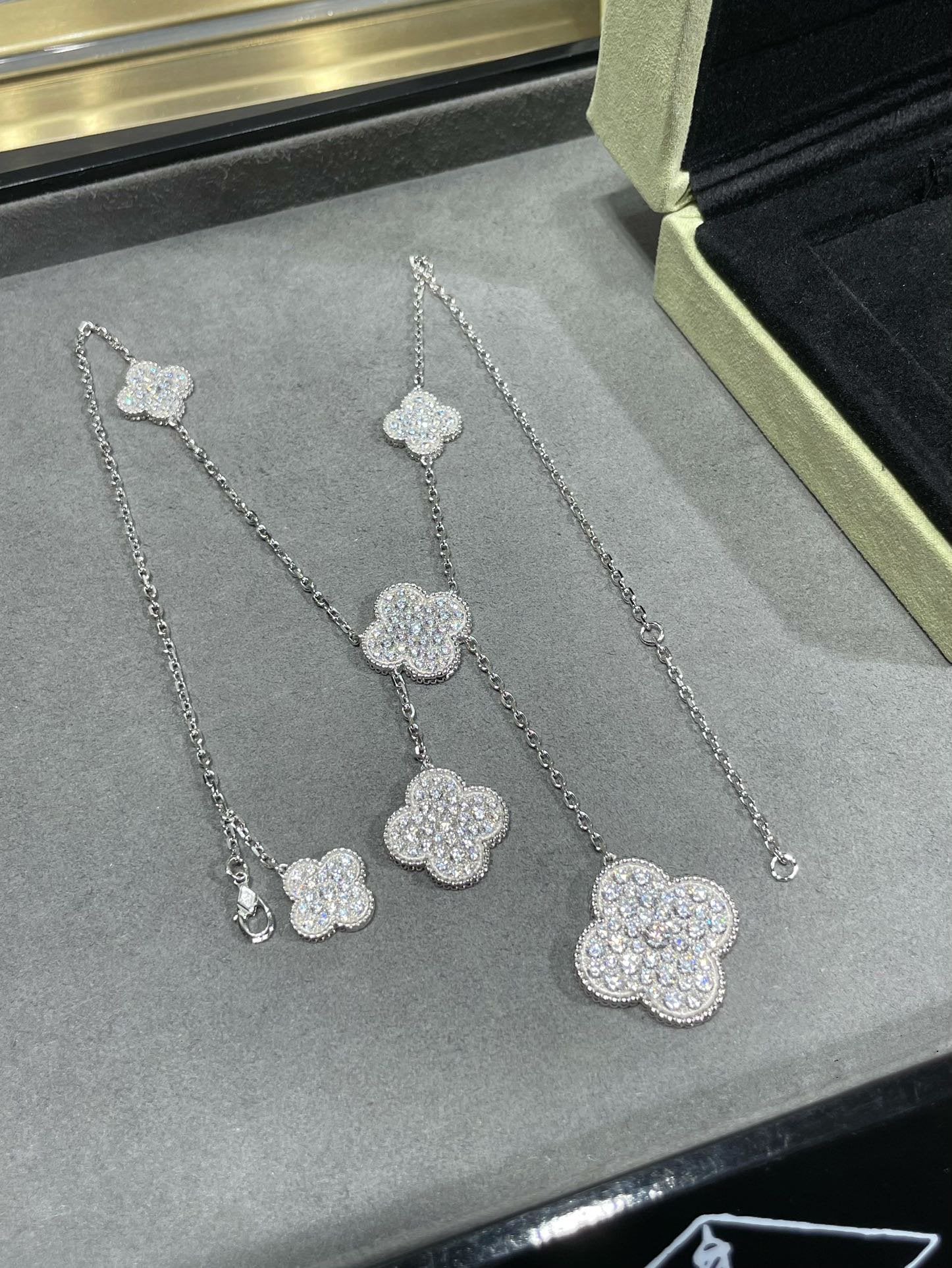[Lumi Jewels]CLOVER 6 MOTIF DIAMOND PAVED NECKLACE