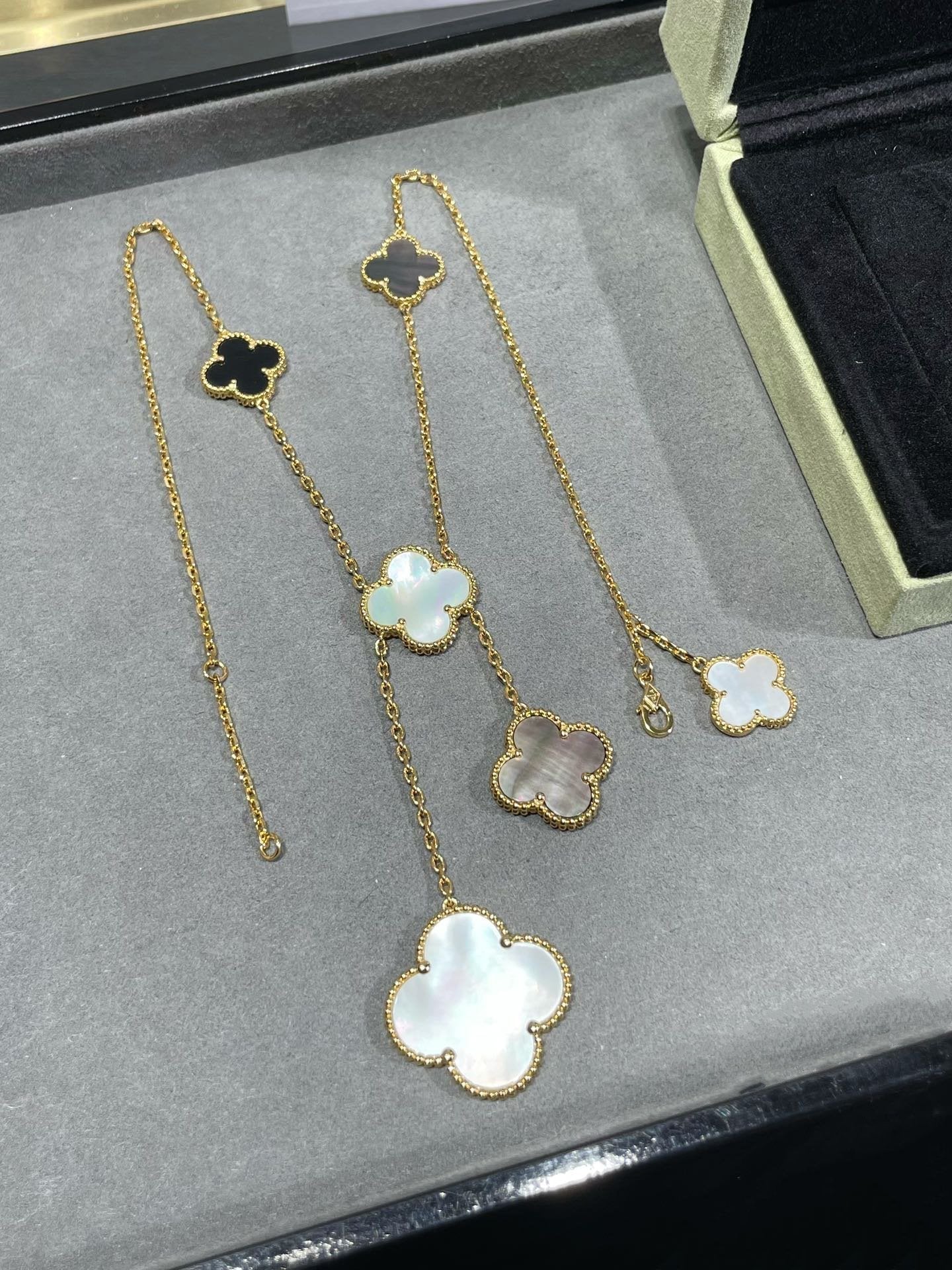 [Lumi Jewels]CLOVER 6 MOTIF MOP ONYX GOLD NECKLACE