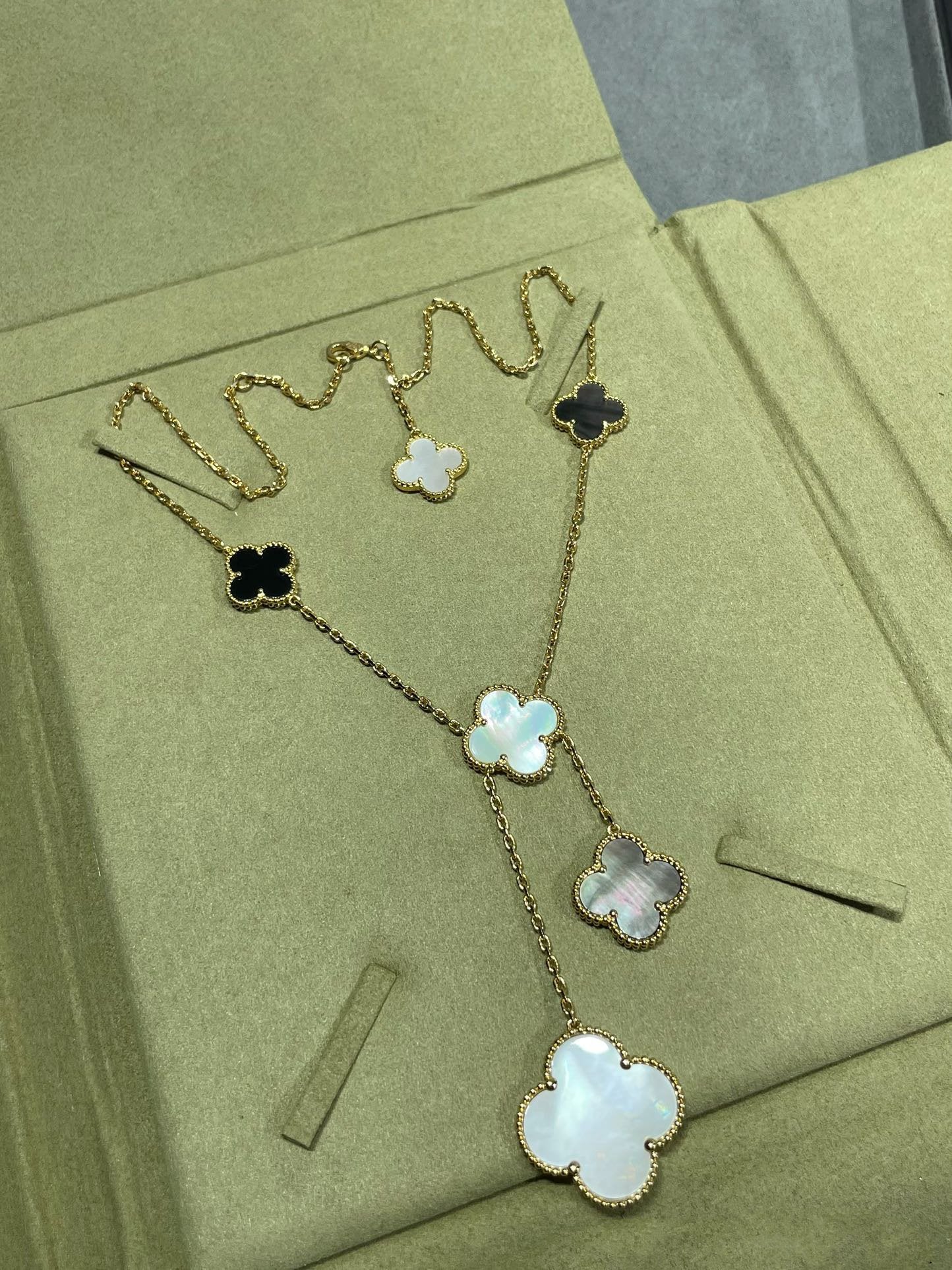[Lumi Jewels]CLOVER 6 MOTIF MOP ONYX GOLD NECKLACE