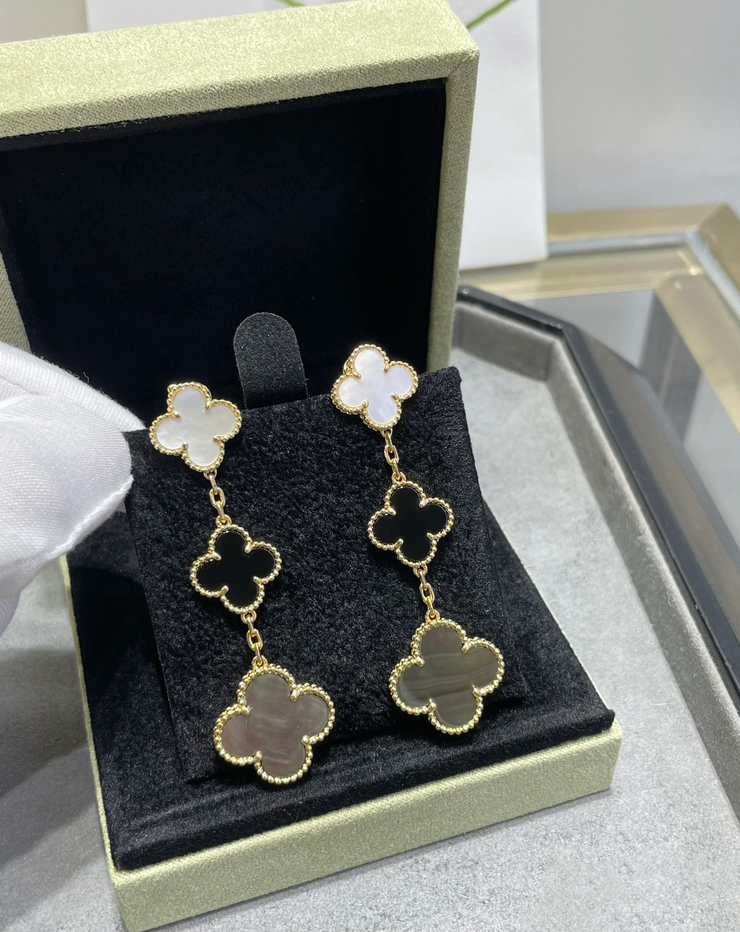 [Lumi Jewels]CLOVER 3 MOTIF MOP ONYX DARK MOP PINK GOLD EARRINGS