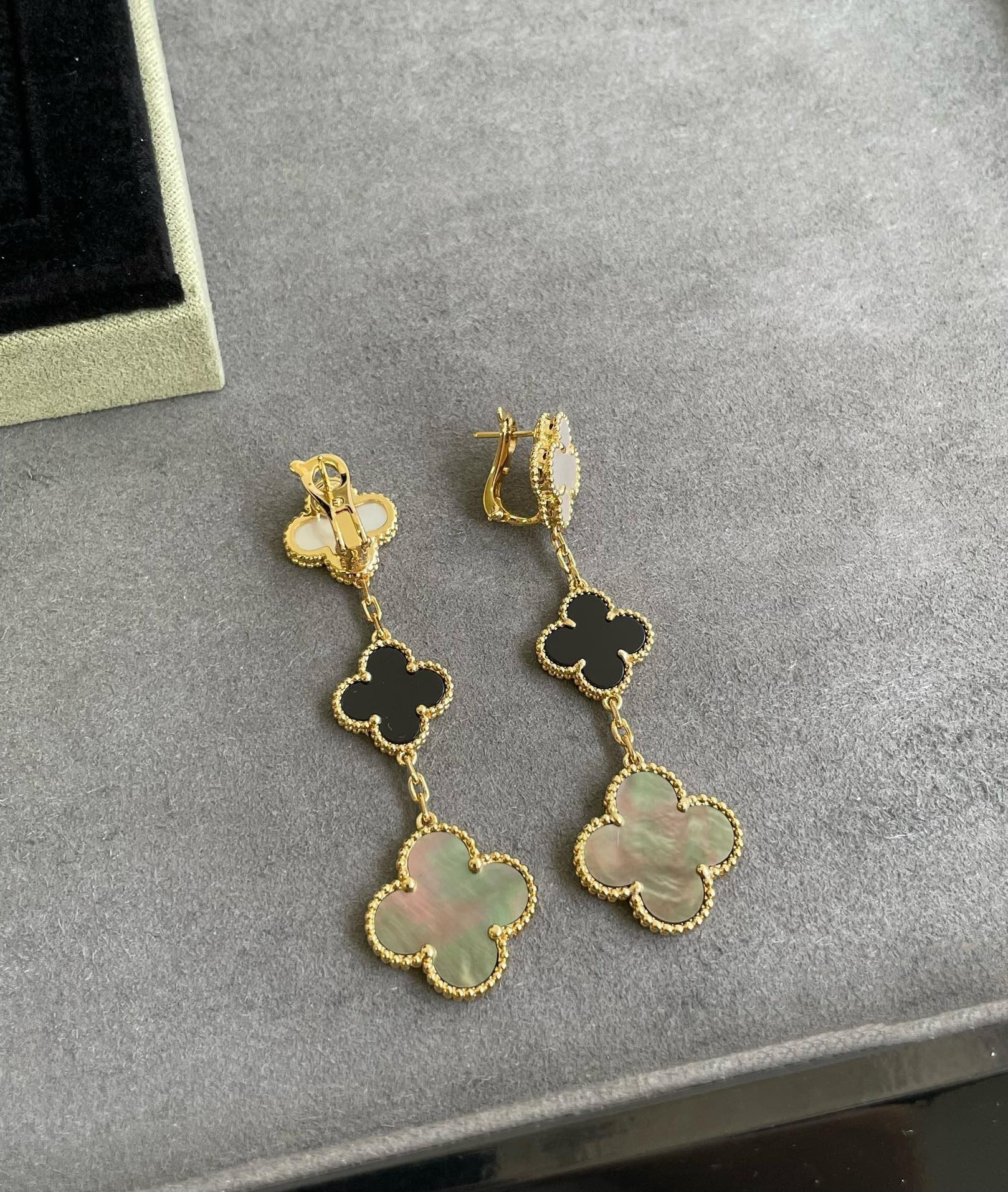 [Lumi Jewels]CLOVER 3 MOTIF MOP ONYX DARK MOP PINK GOLD EARRINGS