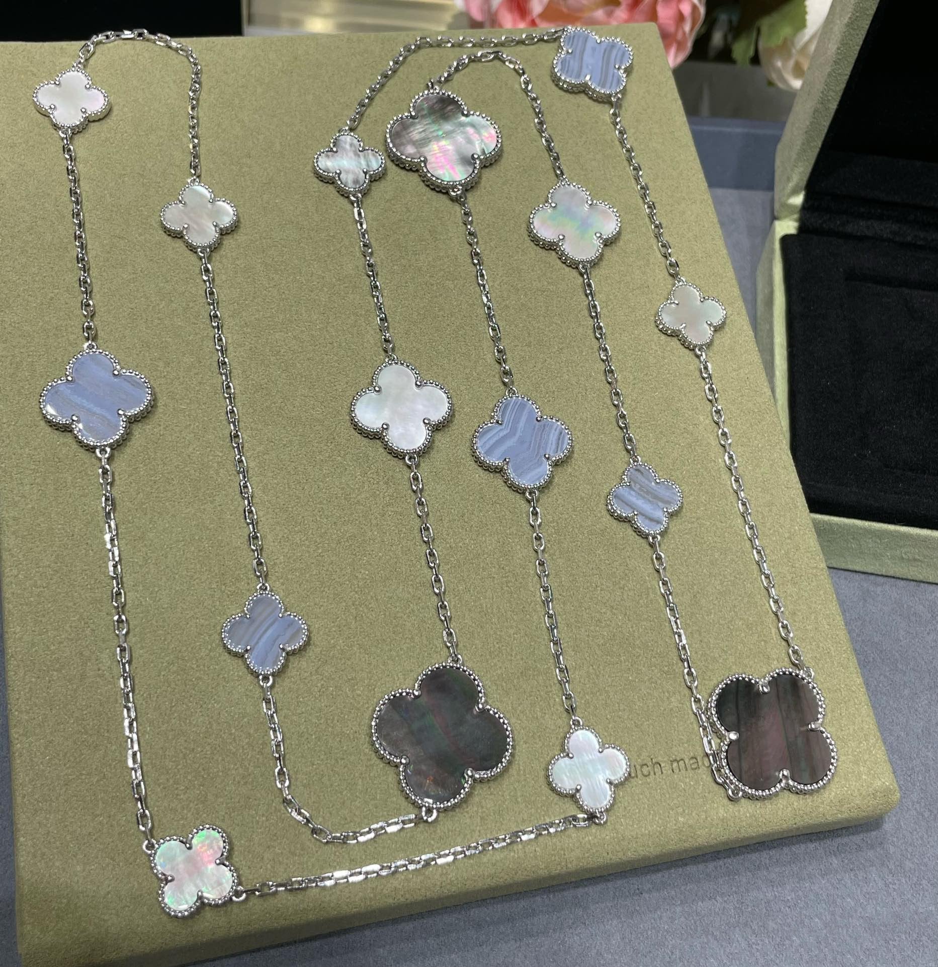 [Lumi Jewels]CLOVER 16 MOTIF CHALCEDONY MOP SILVER NECKLACE