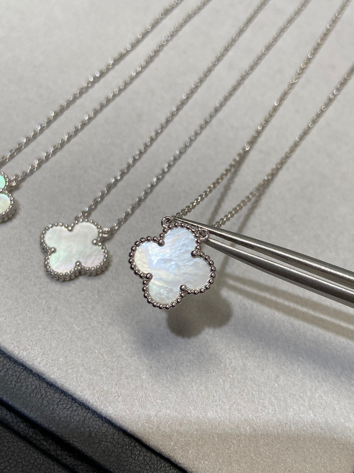 [Lumi Jewels]CLOVER MEDIUM SILVER WHITE MOP NECKLACE