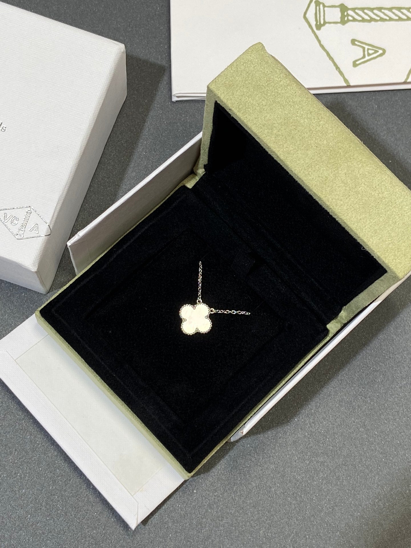 [Lumi Jewels]CLOVER MEDIUM SILVER WHITE MOP NECKLACE