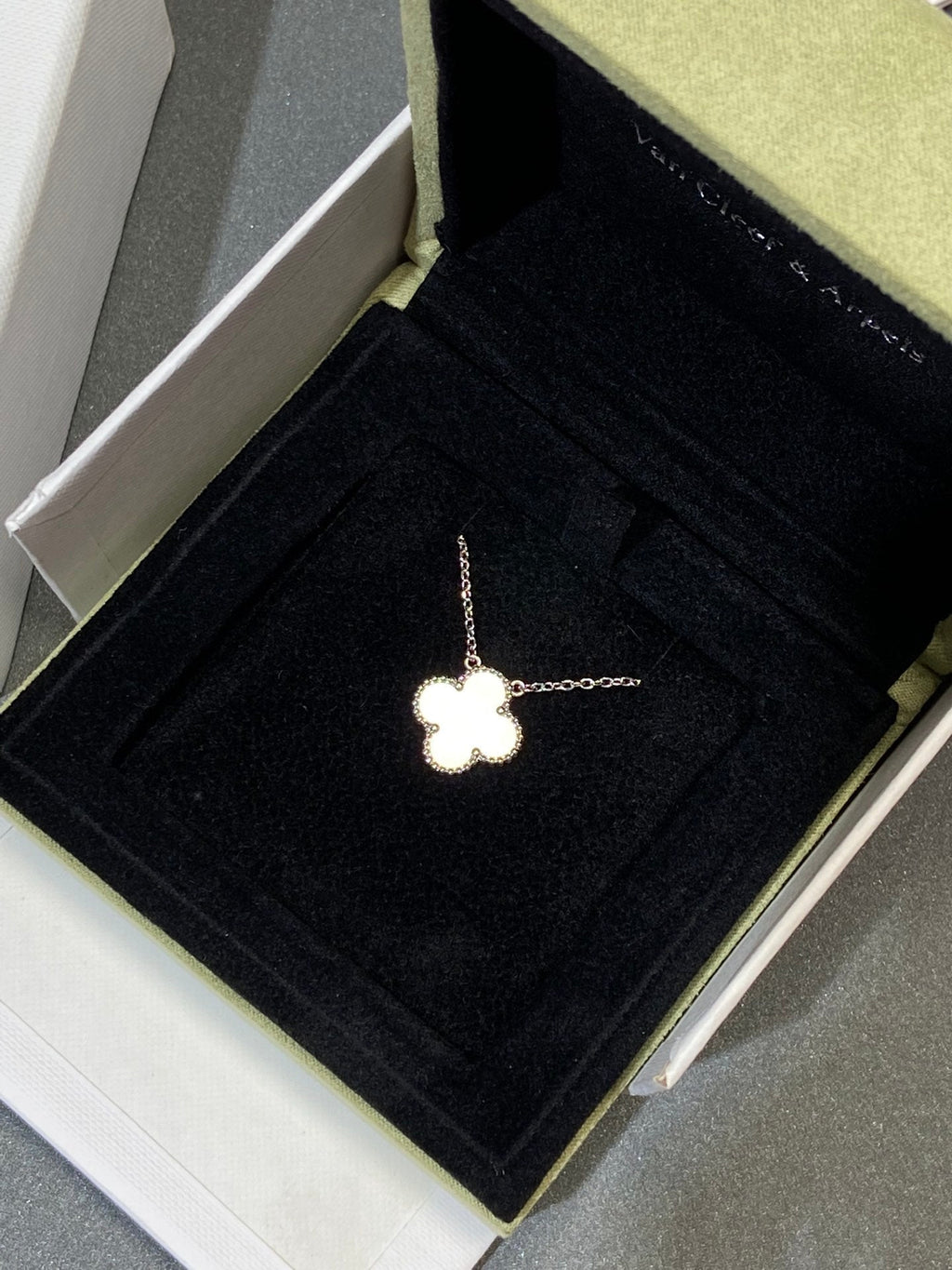 [Lumi Jewels]CLOVER MEDIUM SILVER WHITE MOP NECKLACE