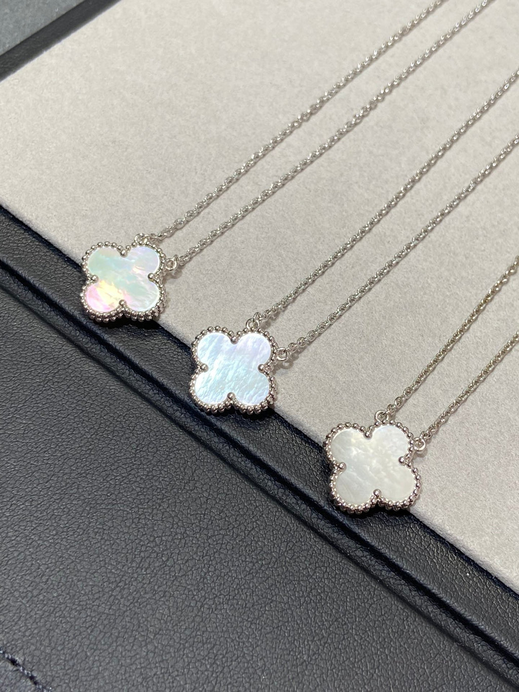 [Lumi Jewels]CLOVER MEDIUM SILVER WHITE MOP NECKLACE