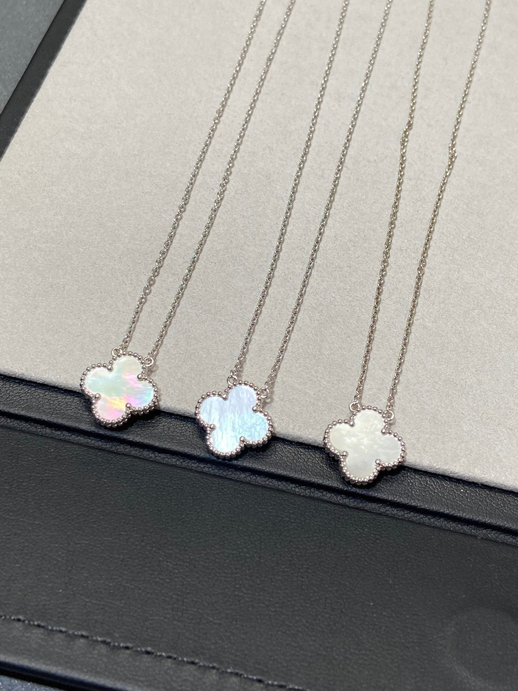 [Lumi Jewels]CLOVER MEDIUM SILVER WHITE MOP NECKLACE