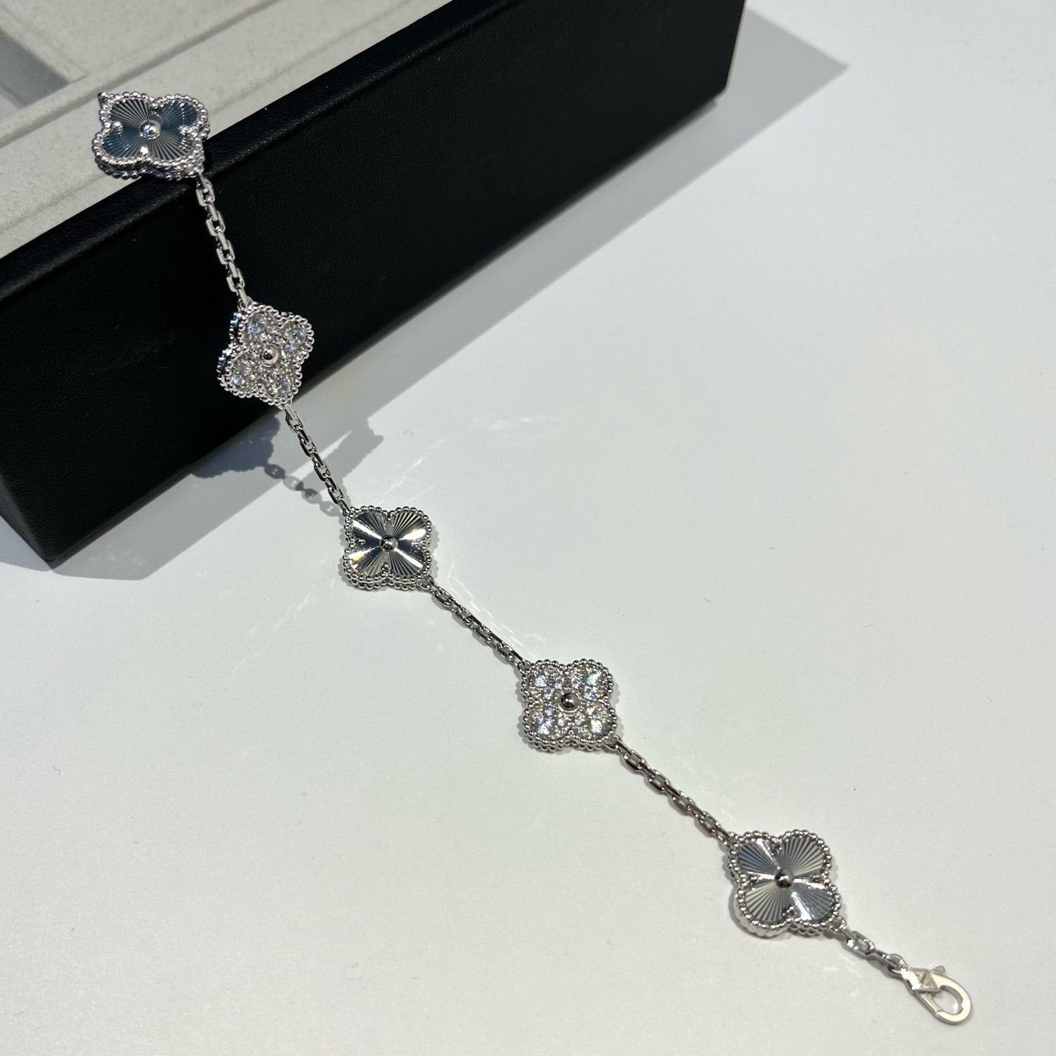 [Lumi Jewels] CLOVER 5 MOTIF LASER BRACELET COLLECTION