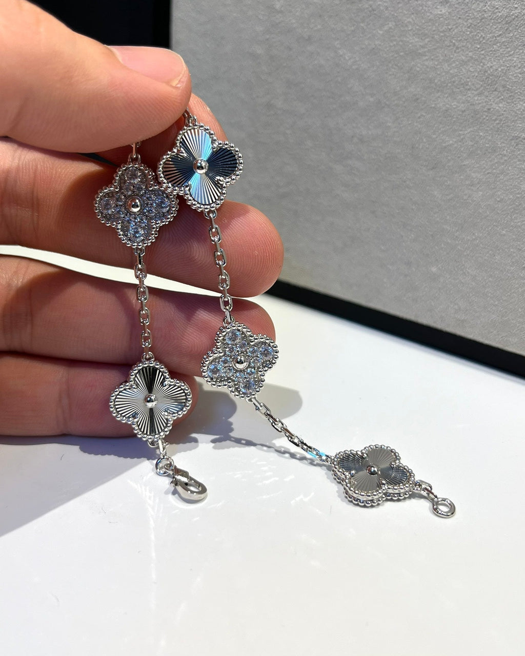 [Lumi Jewels] CLOVER 5 MOTIF LASER BRACELET COLLECTION