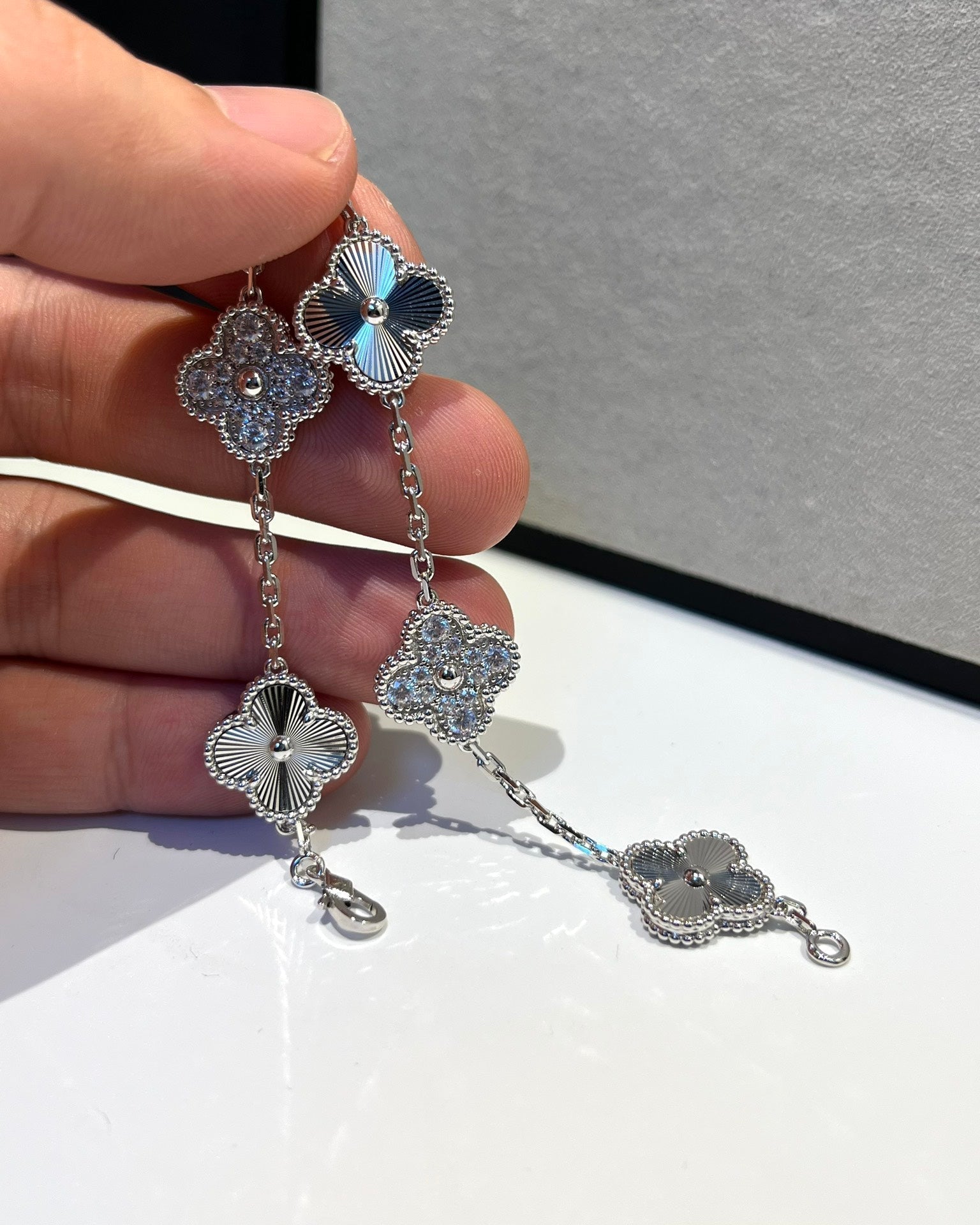[Lumi Jewels] CLOVER 5 MOTIF LASER BRACELET COLLECTION