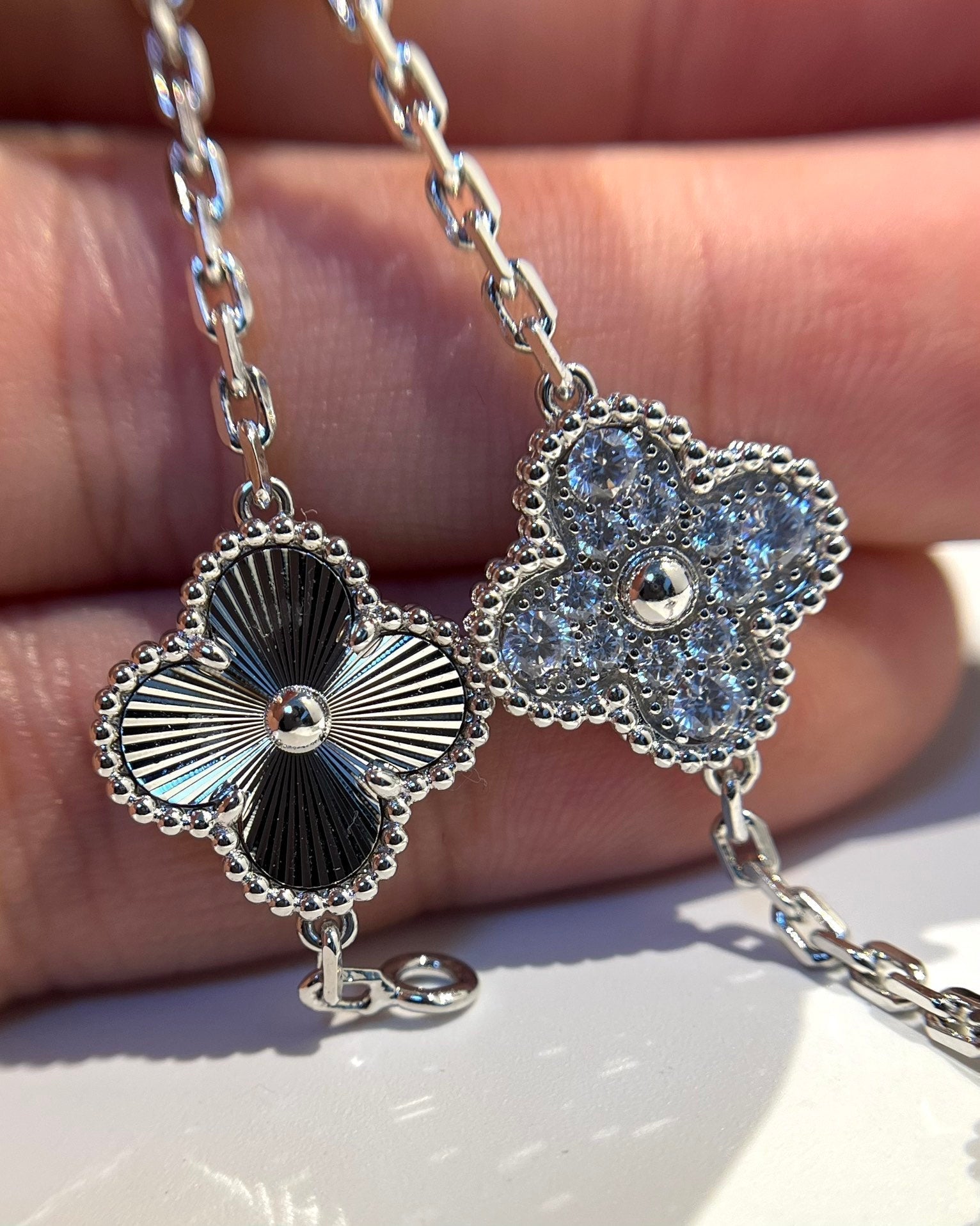 [Lumi Jewels] CLOVER 5 MOTIF LASER BRACELET COLLECTION