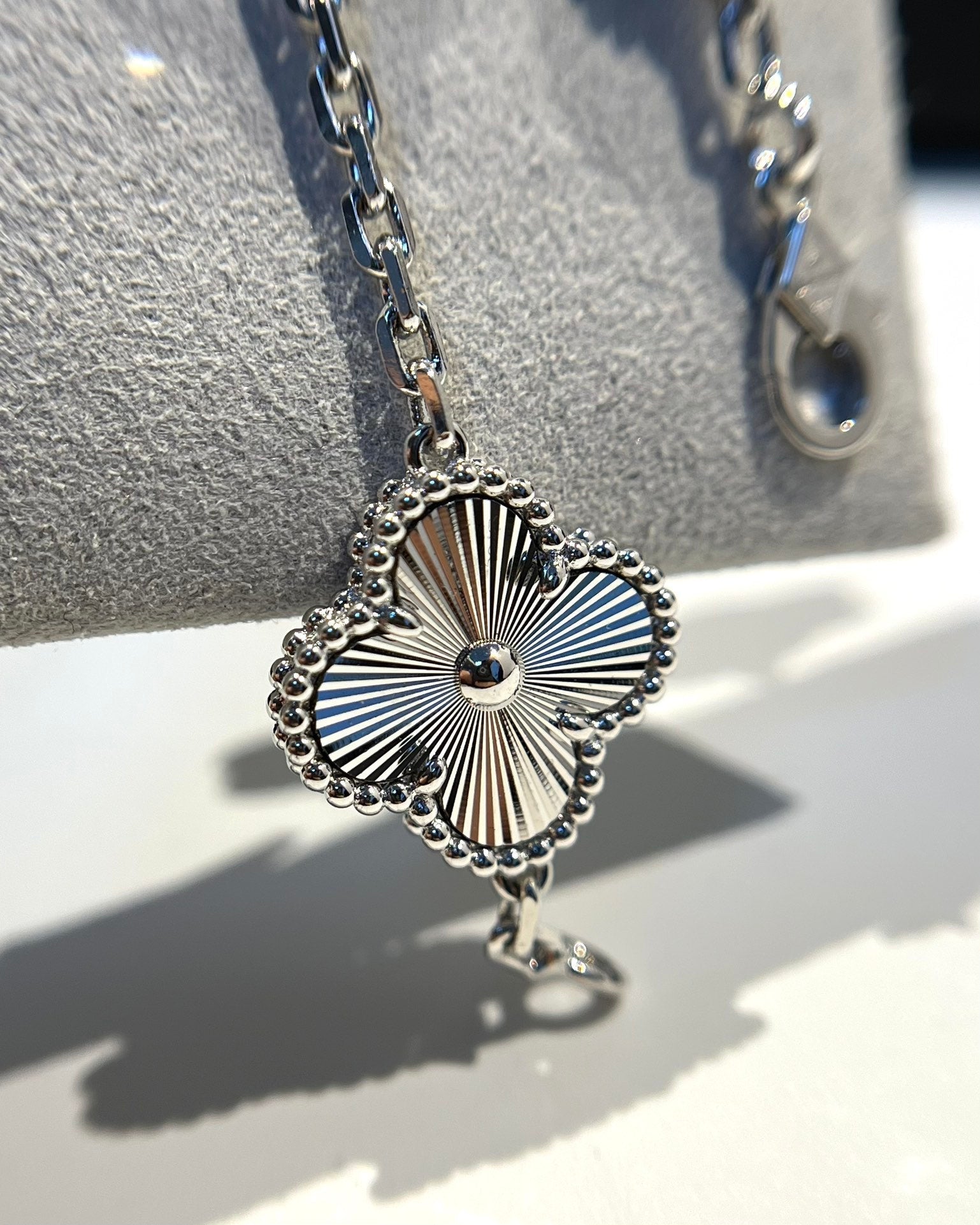 [Lumi Jewels] CLOVER 5 MOTIF LASER BRACELET COLLECTION