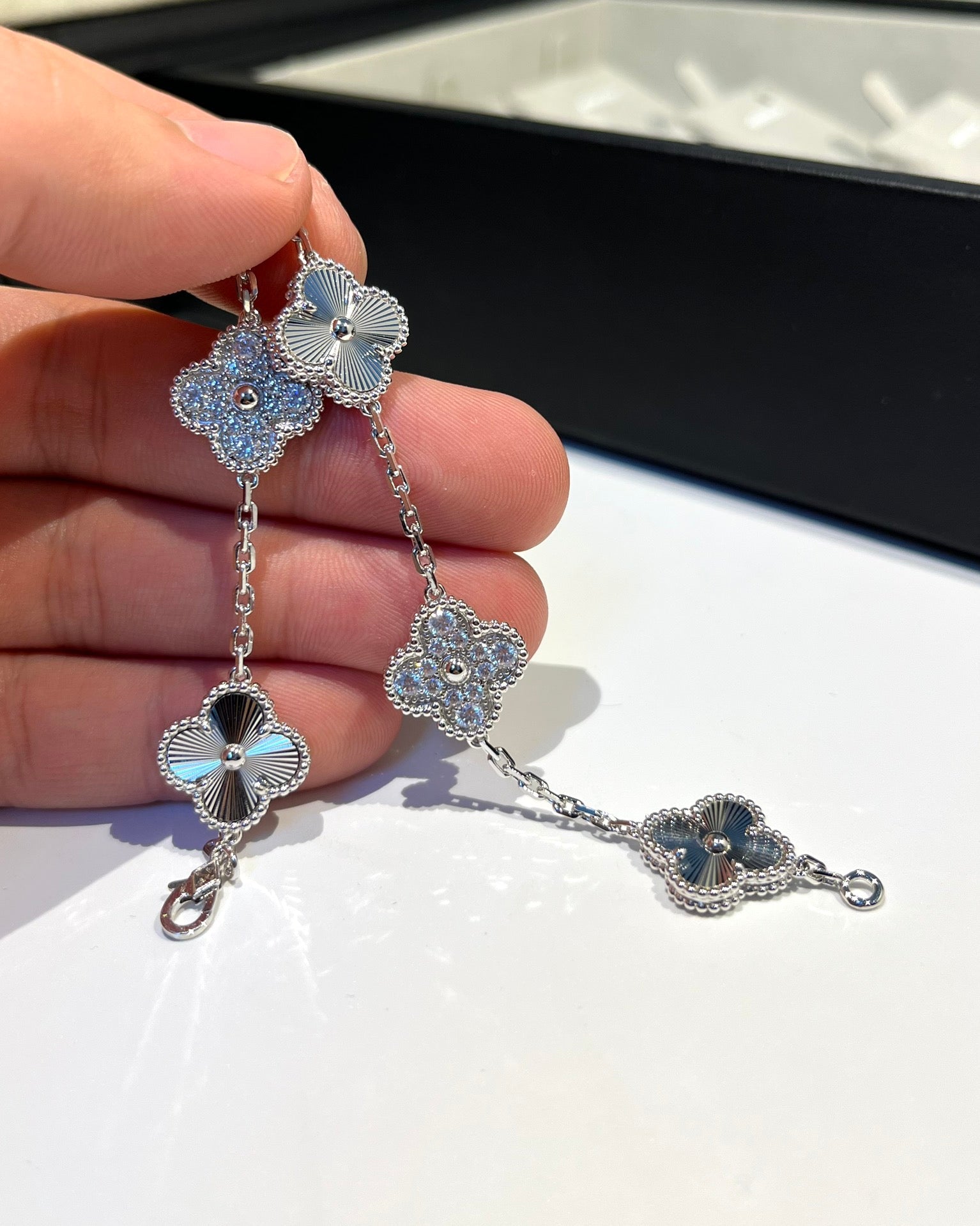 [Lumi Jewels] CLOVER 5 MOTIF LASER BRACELET COLLECTION
