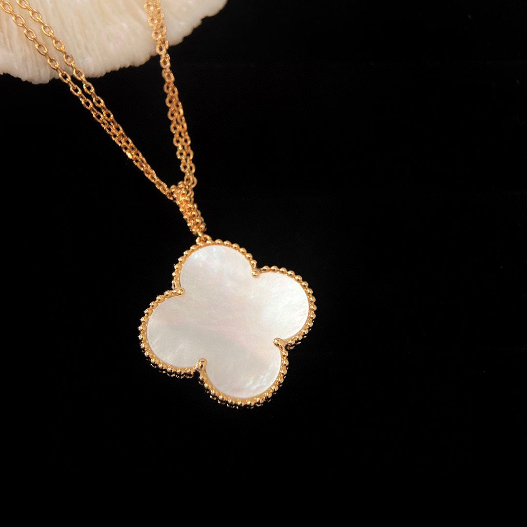 [Lumi Jewels]CLOVER 25MM MOP LARGE PENDANT NECKLACE