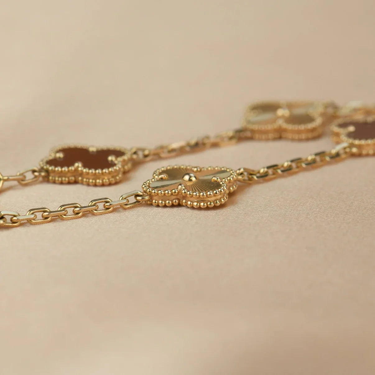 [Lumi Jewels] CLOVER 5 MOTIF RED CORNELIAN BRACELET COLLECTION