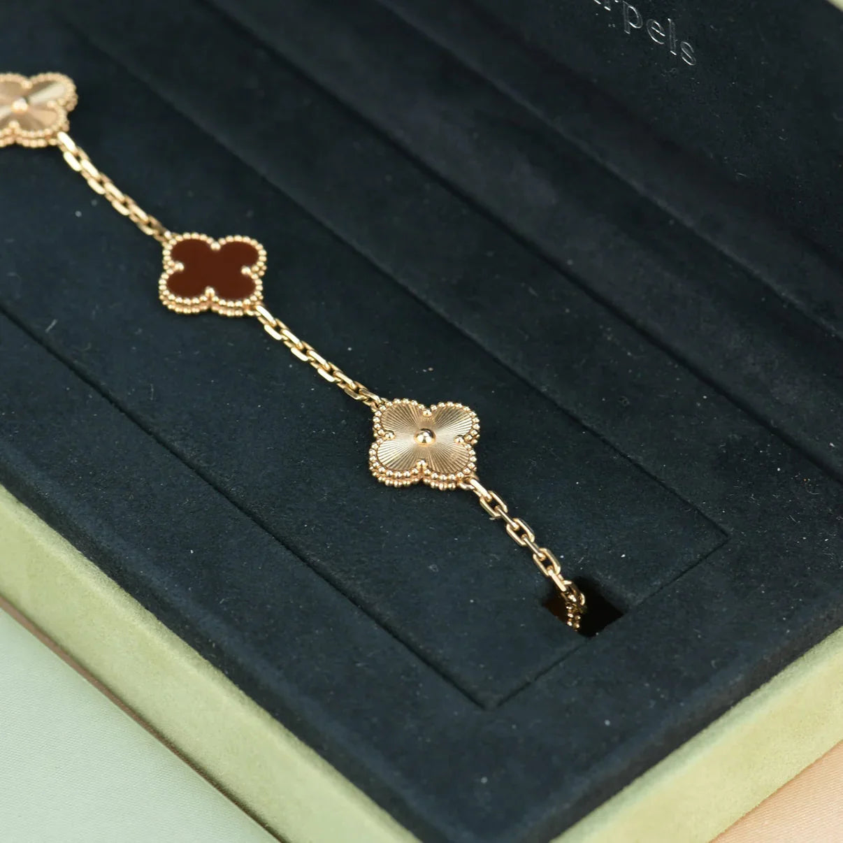 [Lumi Jewels] CLOVER 5 MOTIF RED CORNELIAN BRACELET COLLECTION