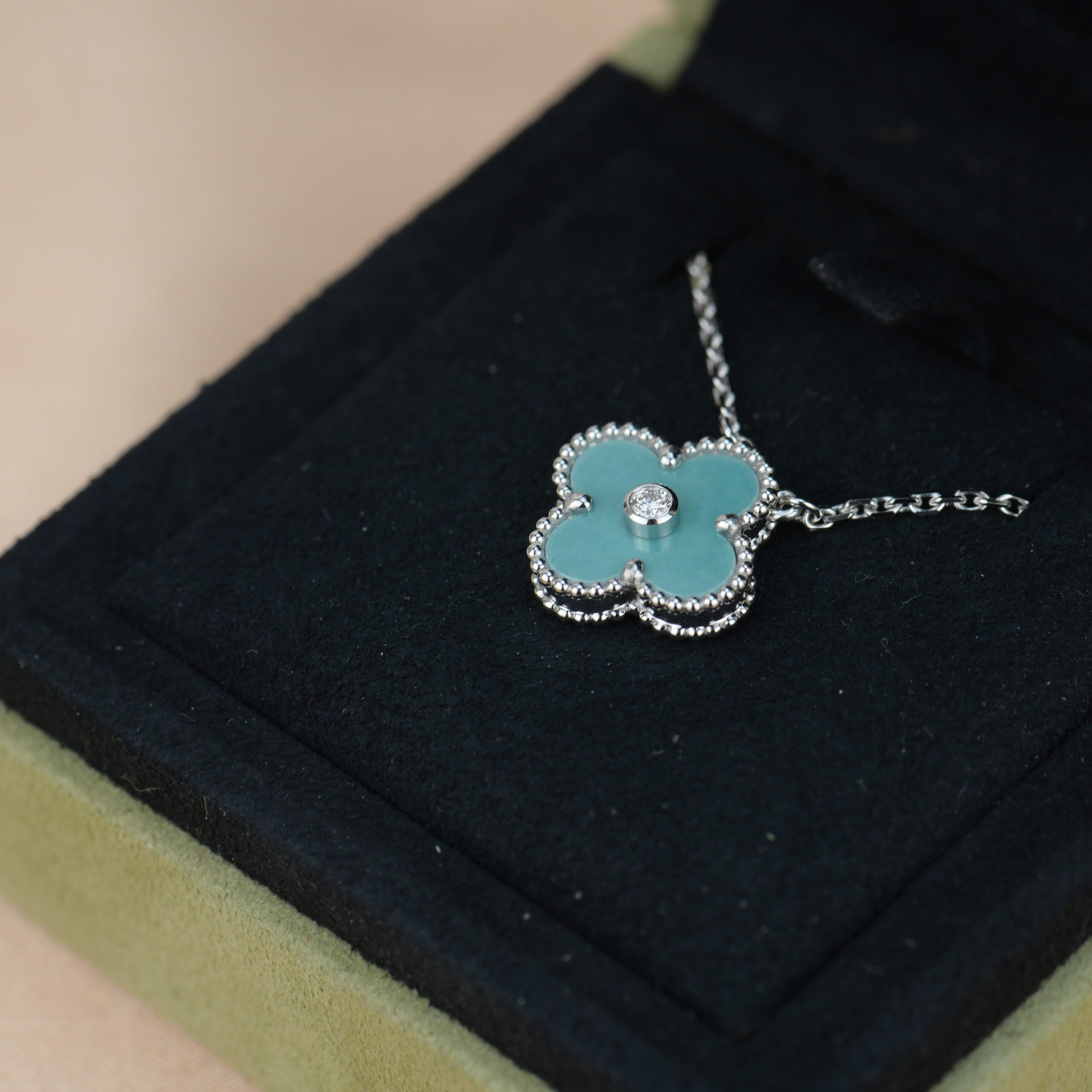 [Lumi Jewels]CLOVER 15MM DIAMOND SVRES PORCELAIN  NECKLACE SILVER